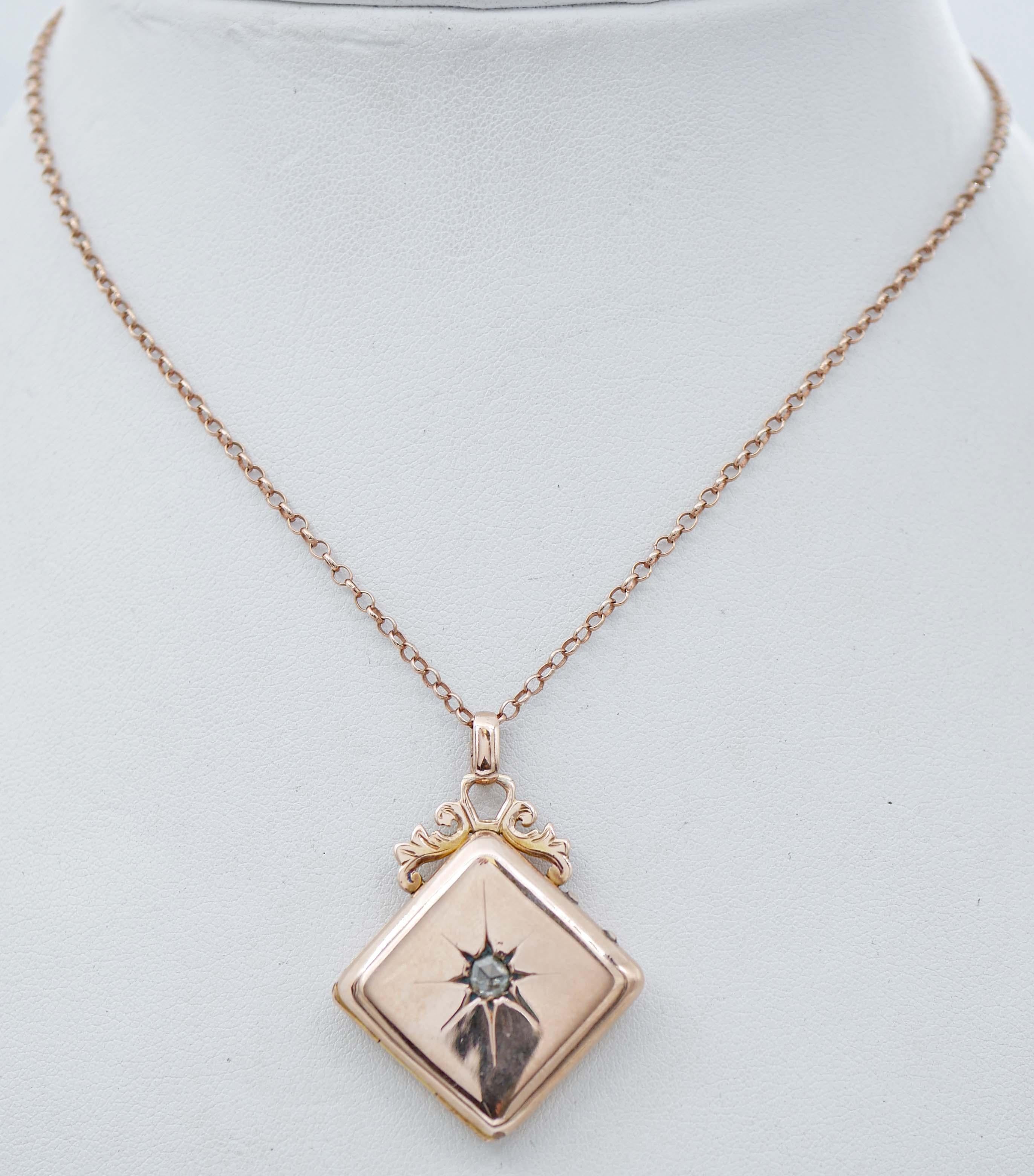 SHIPPING POLICY: 
No additional costs will be added to this order. 
Shipping costs will be totally covered by the seller (customs duties included).

Amazing retrò pendant in 9 kt rose gold structure mounted with a diamond.
This pendant was totally