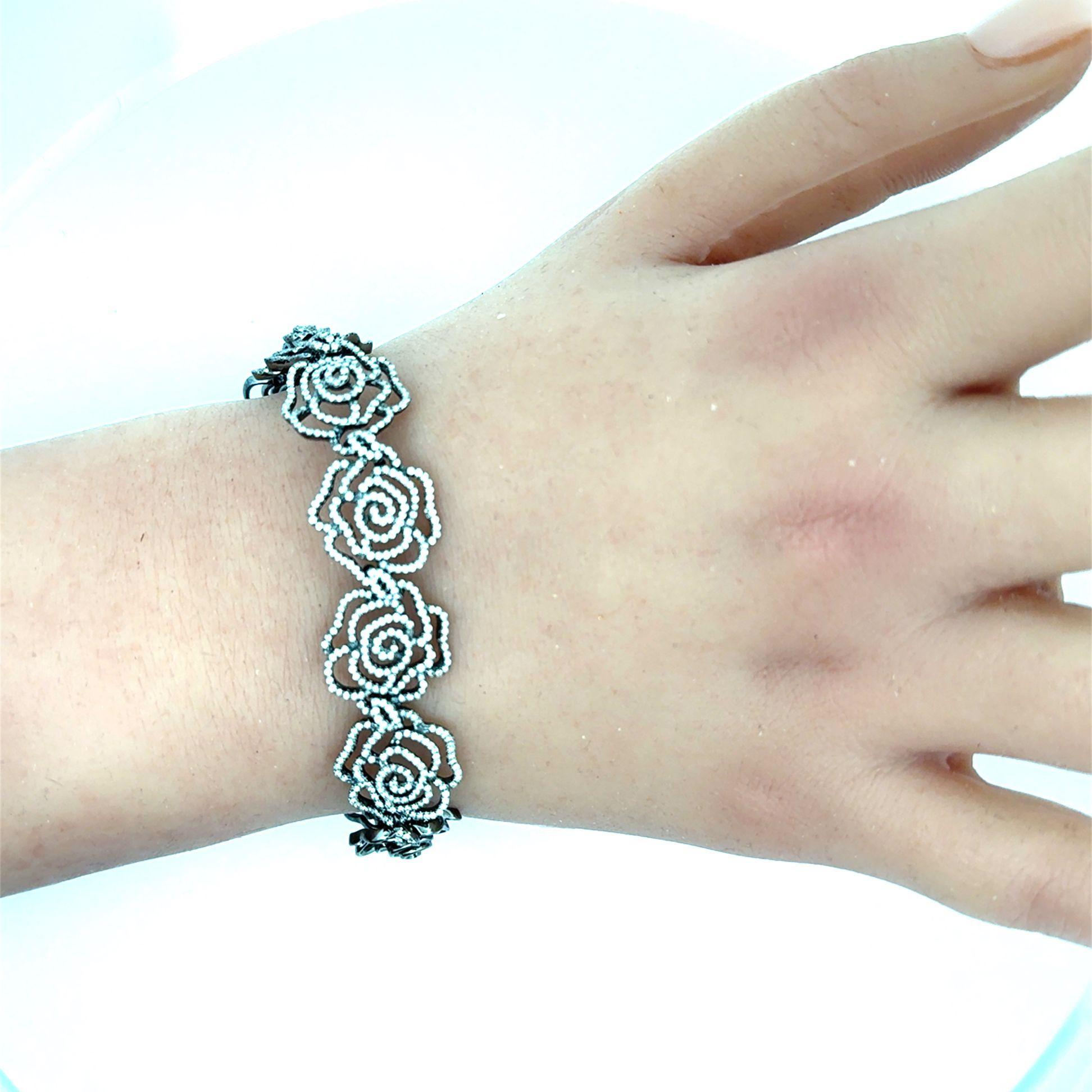 Taille ronde Bracelet à maillons roses en or 18 carats et rhodium en vente
