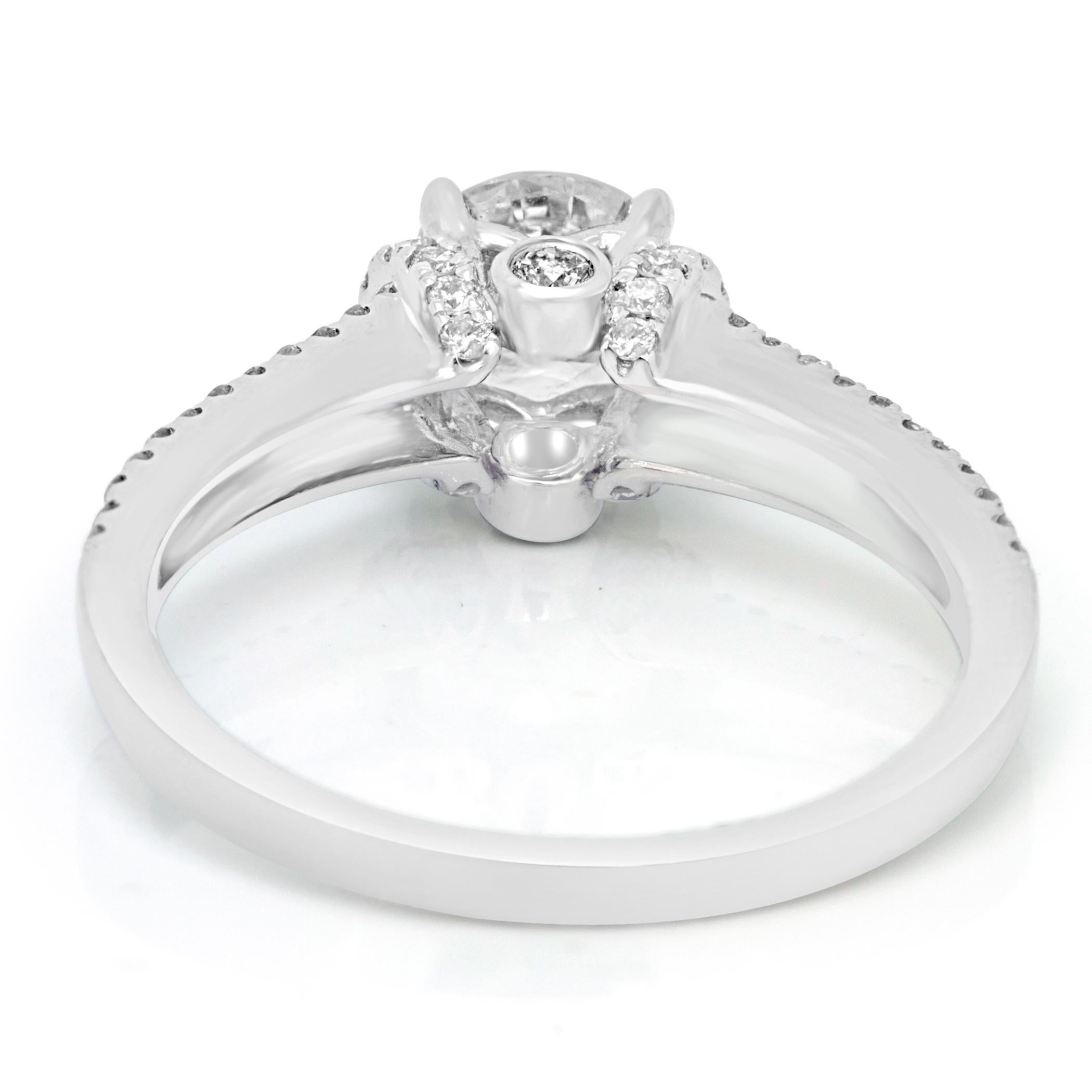 White Diamond Round 1.32 Carat Weight Total 14K White Gold Engagement Ring In New Condition In NEW YORK, NY