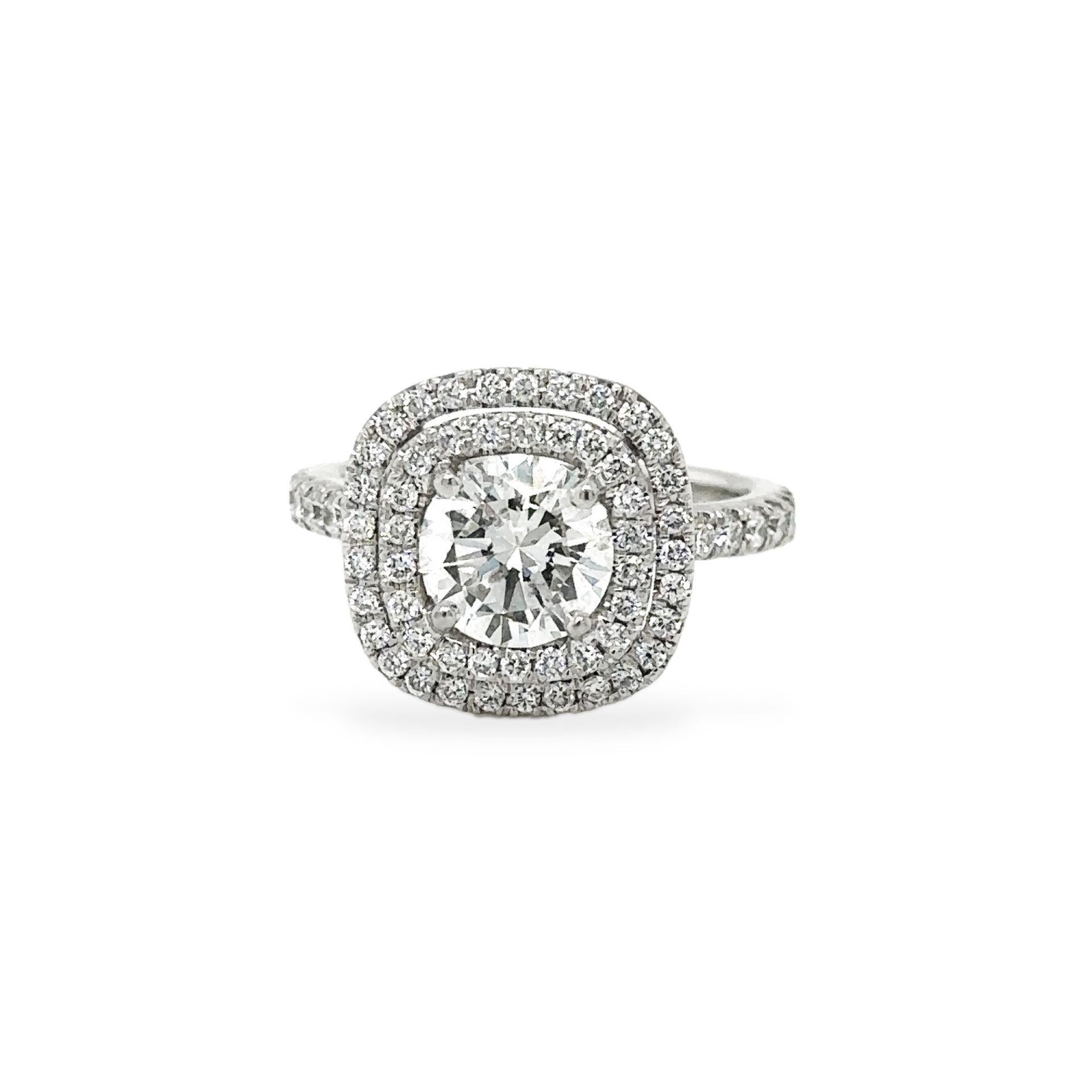 Women's Diamond Round 1.25 Carat Engagement Ring Set in Platinum For Sale