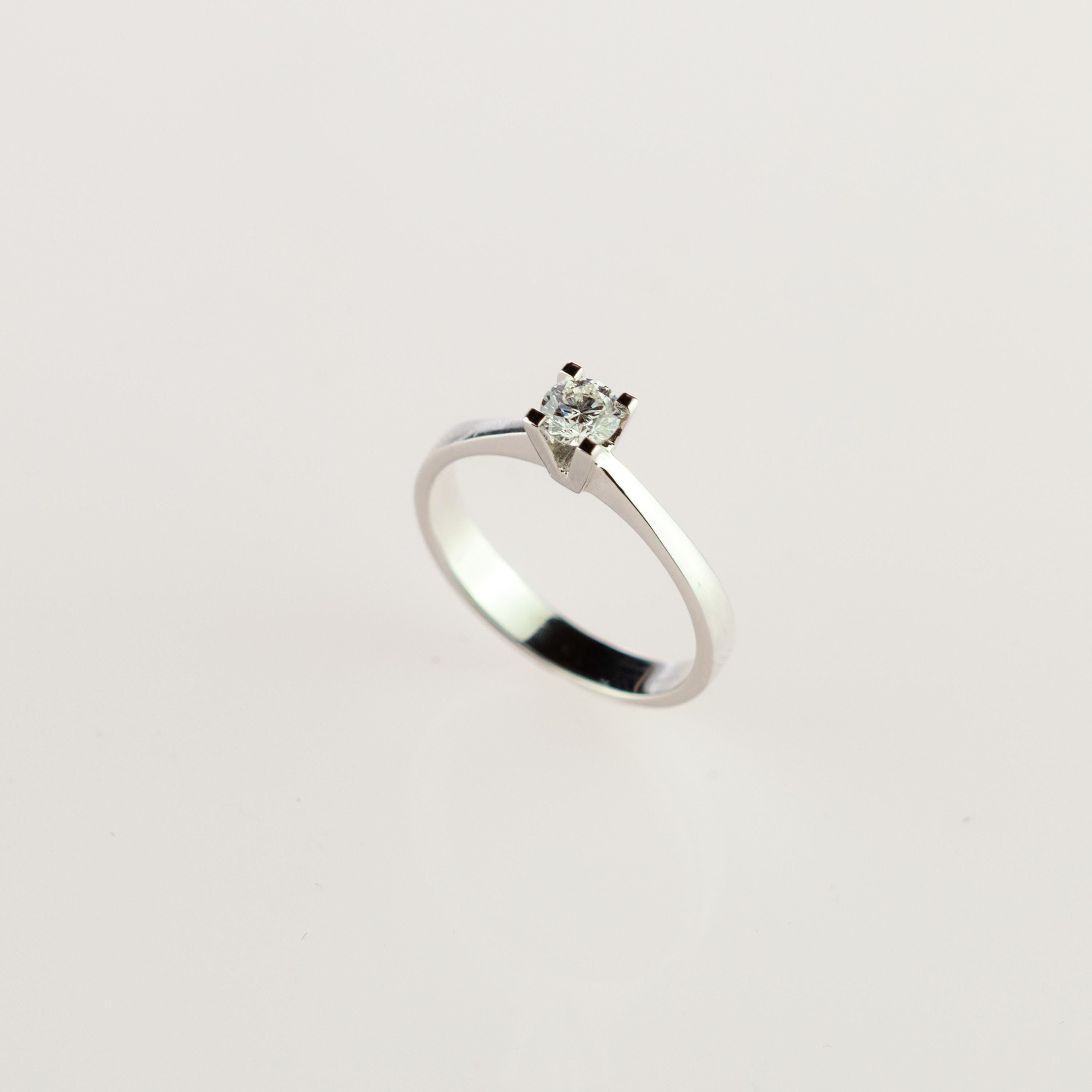 Solitaire diamond setted in a 18 karat white gold square shape. With 0.33 carat the round jewel is the perfect and stylish accessory to represent a magnificent love. AIG Certified (The Color, The Clarity, The Cut and The Carat weight).

This jewel