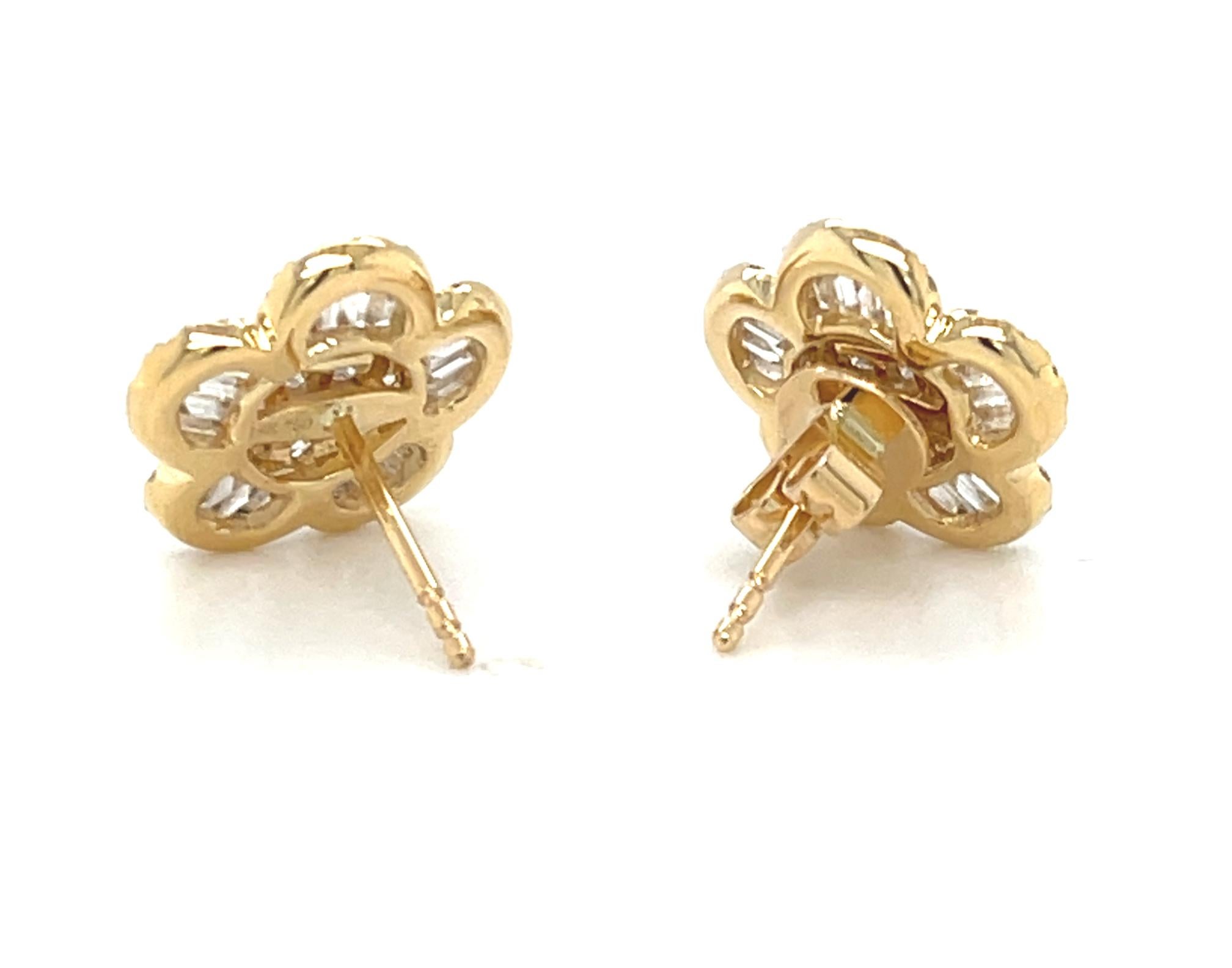 Diamond Round and Baguette Floral Earrings in 18k Yellow Gold, 1.35 Carats Total In New Condition For Sale In Los Angeles, CA