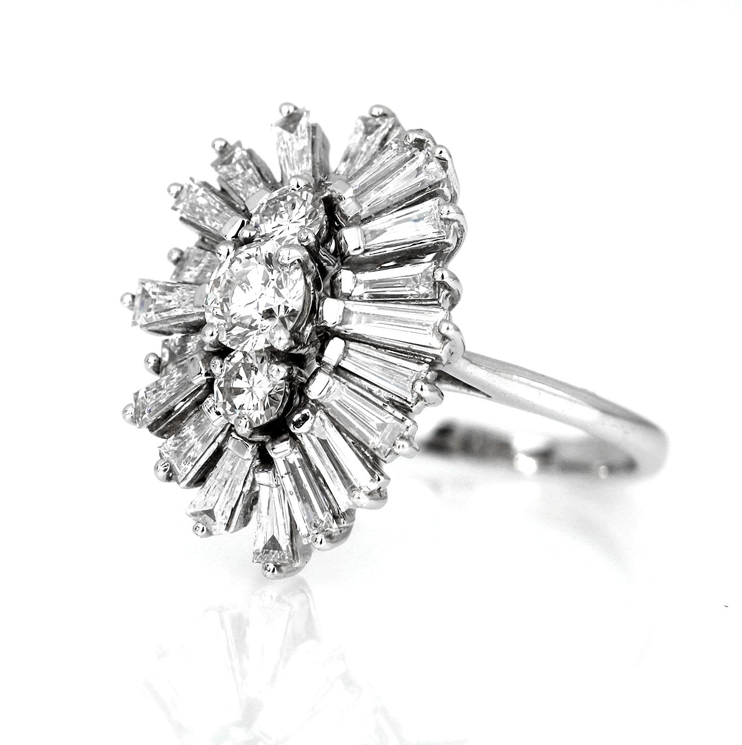 Diamond Round and Baguette Cocktail Cluster 3-Stone Ring in 18 Karat White Gold In Excellent Condition For Sale In London, GB