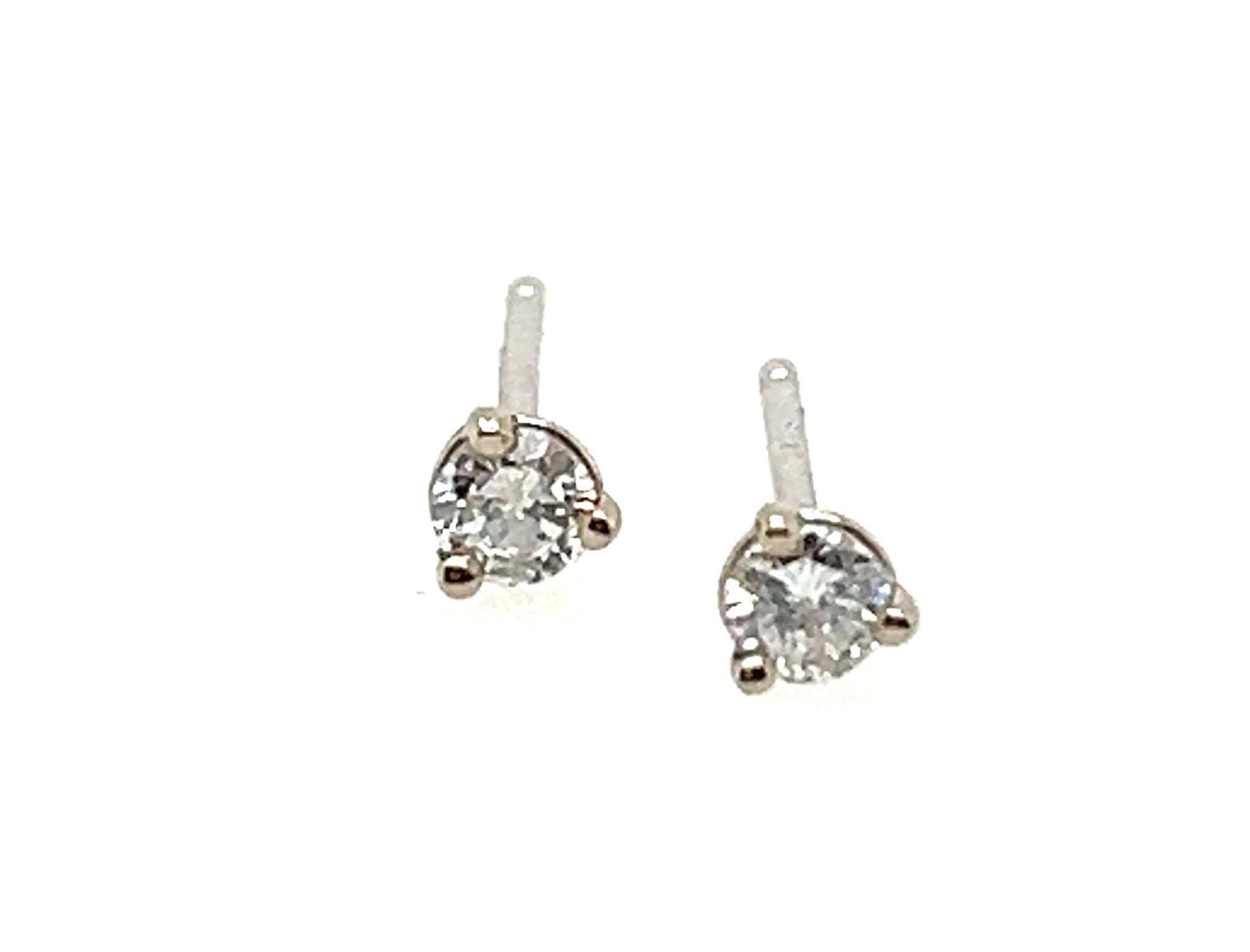 Diamond Round Brilliant Cut Stud Earrings .18ct 14K White Gold 


Features 2 Matching Natural Mined Round Brilliant Cut Diamonds 

100% Natural Mined Diamonds 

.18 Carat Diamond Weight 

Classic Diamond Studs

Solid 14K White Gold

Great