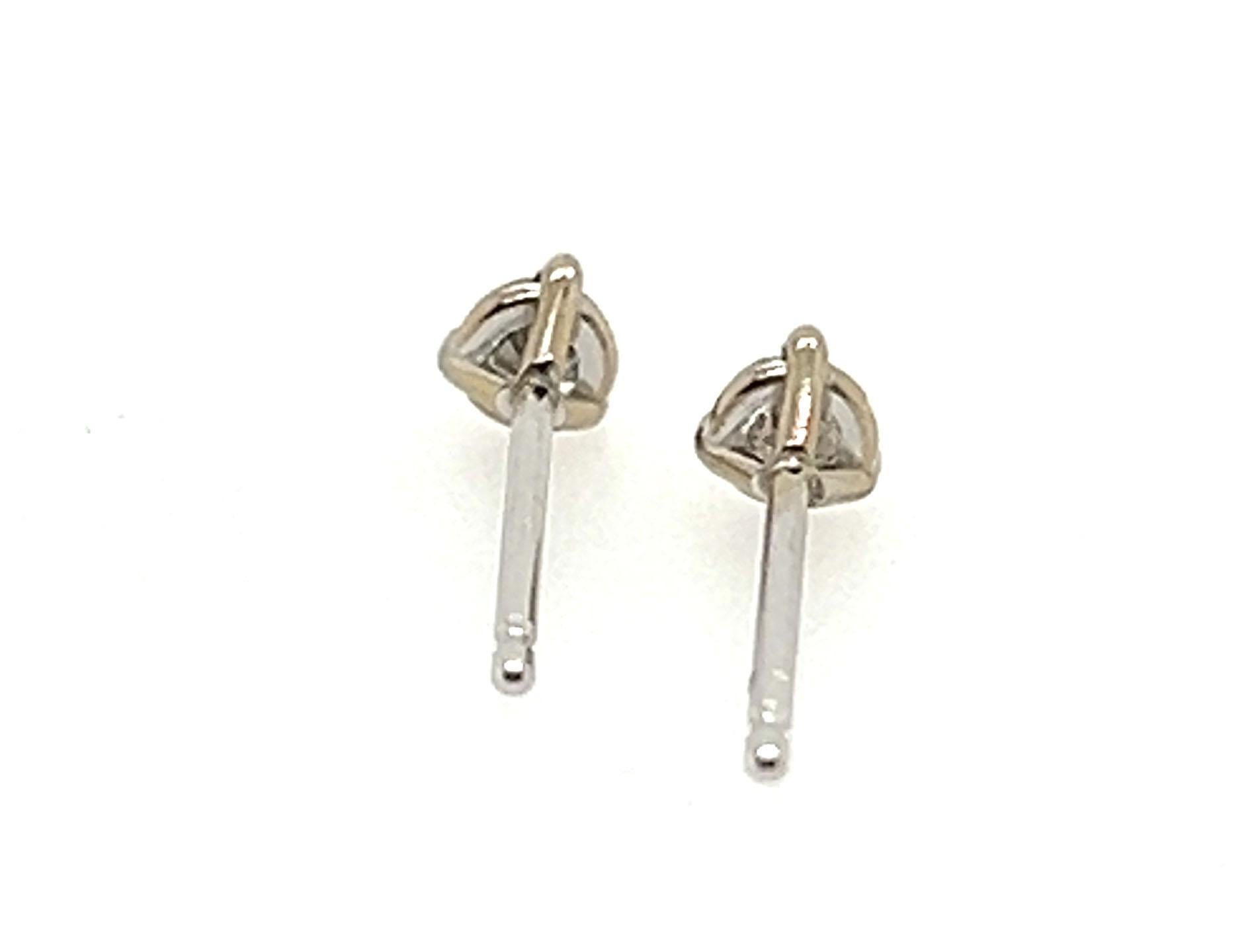 Women's Diamond Round Brilliant Cut Stud Earrings .18ct 14K Gold 1/5 Carat Mined For Sale