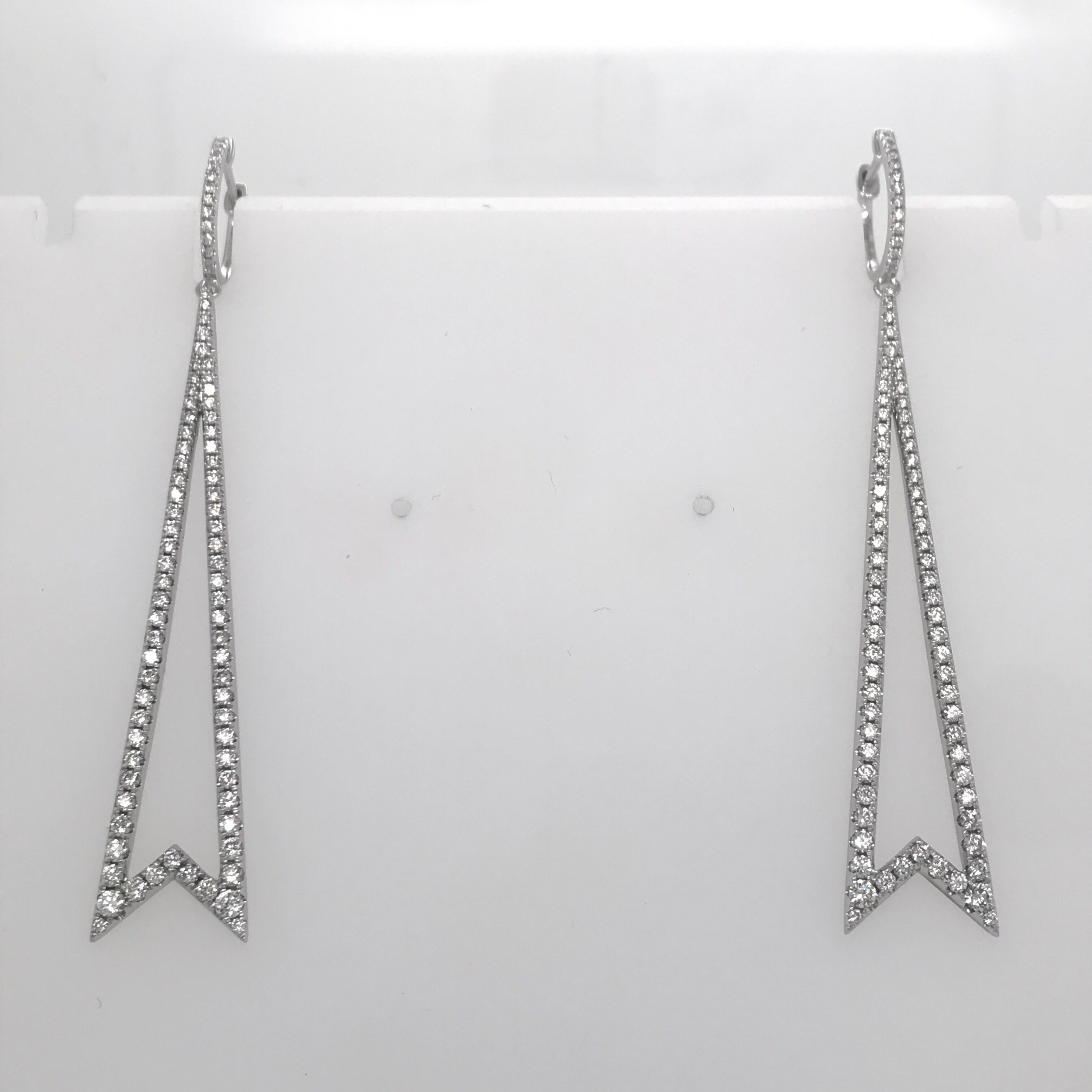 Boucles d'oreilles en goutte en or blanc 18 carats avec diamants ronds brillants de 1,78 carat Pour femmes en vente