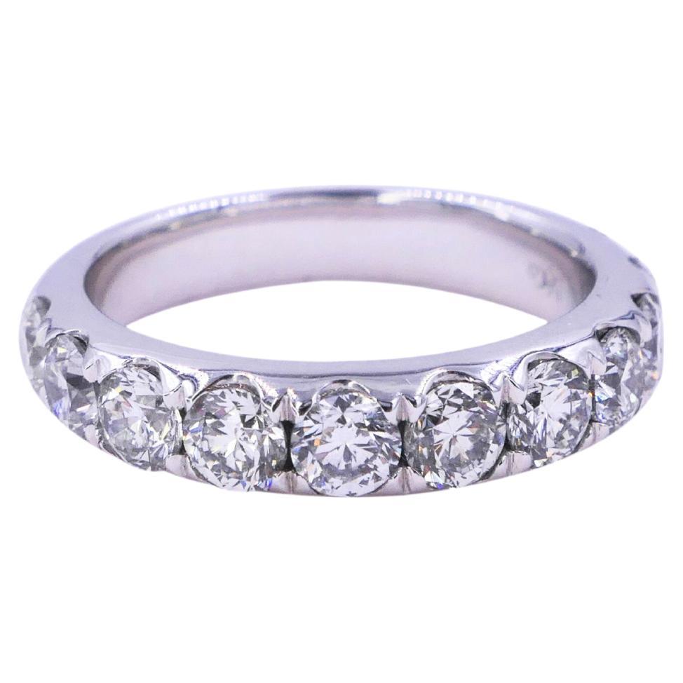 Bague en or blanc 18K avec diamants ronds Classique Chunky Eternity Half Way Wedding Band en vente