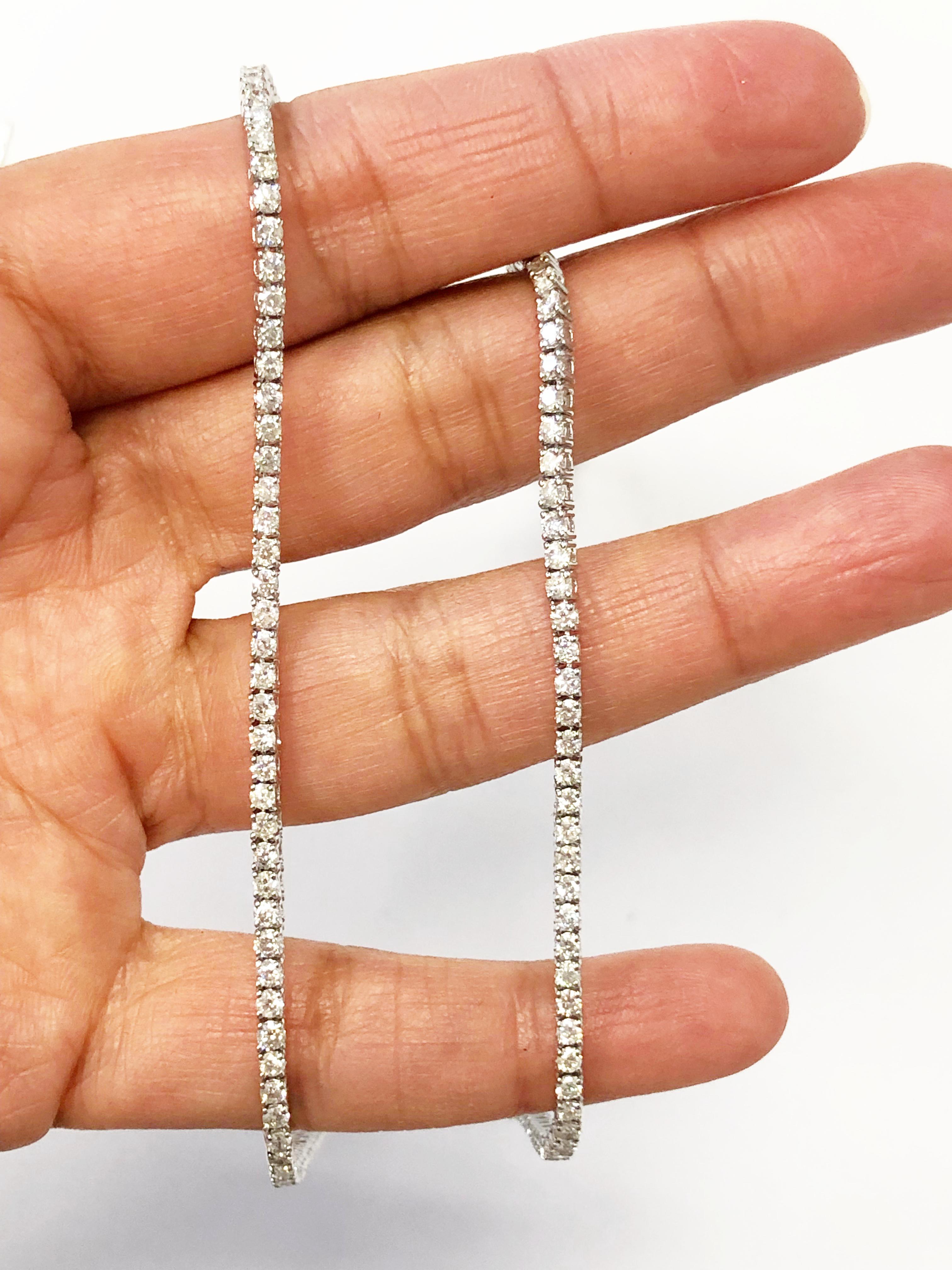 Diamond Round Necklace in 18 Karat White Gold In New Condition In Los Angeles, CA