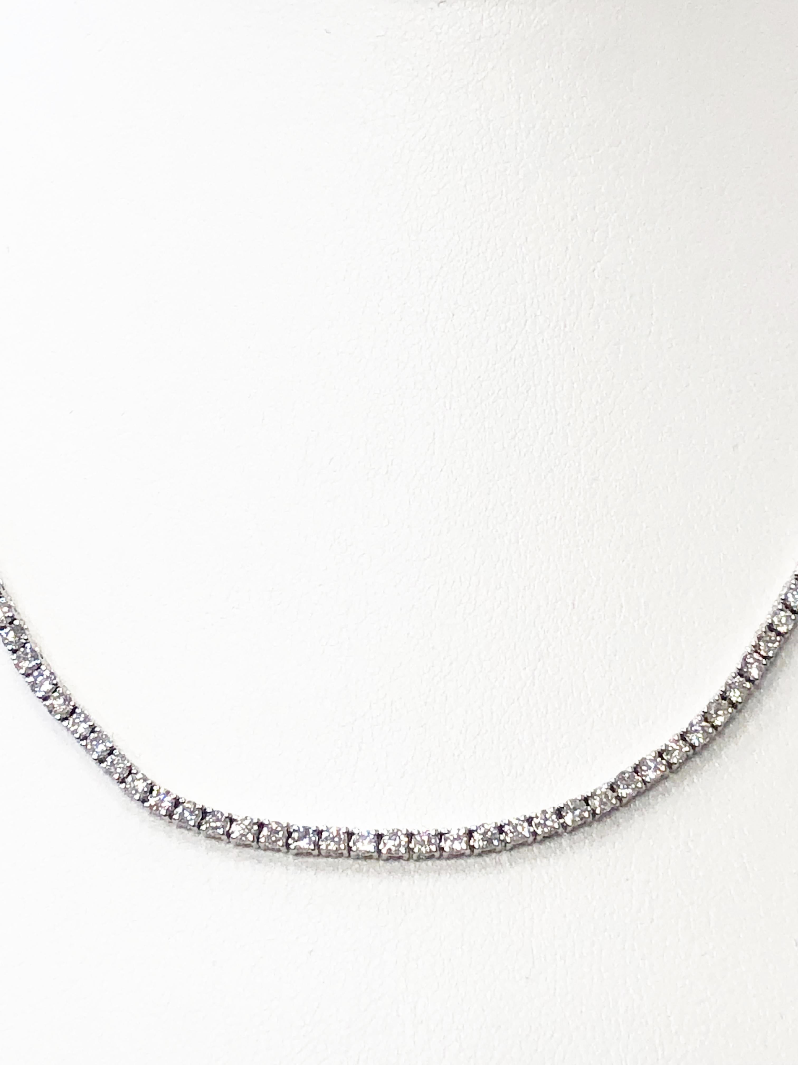 Women's or Men's Diamond Round Necklace in 18 Karat White Gold