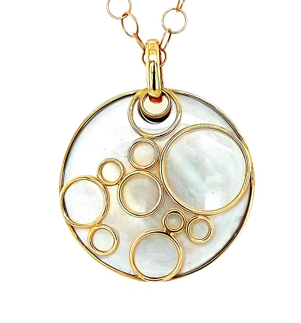 18kt Rose Gold Diamond Round Reversible Mother of Pearl Pendant Necklace In New Condition For Sale In Antwerp, BE
