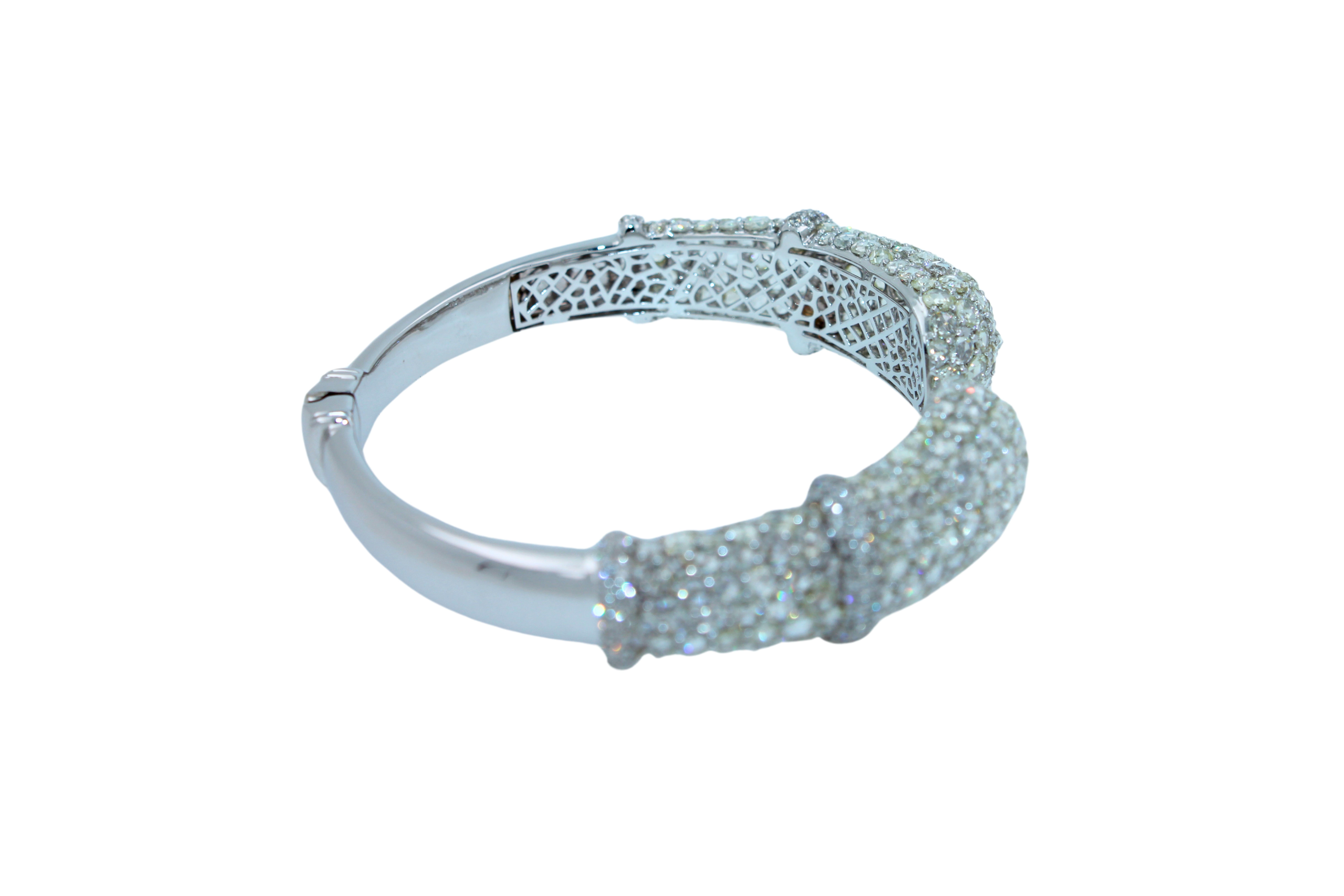 Diamond Round Shape Brilliant Cut Pave Set Lux 18K White Gold Bangle Bracelet For Sale 2