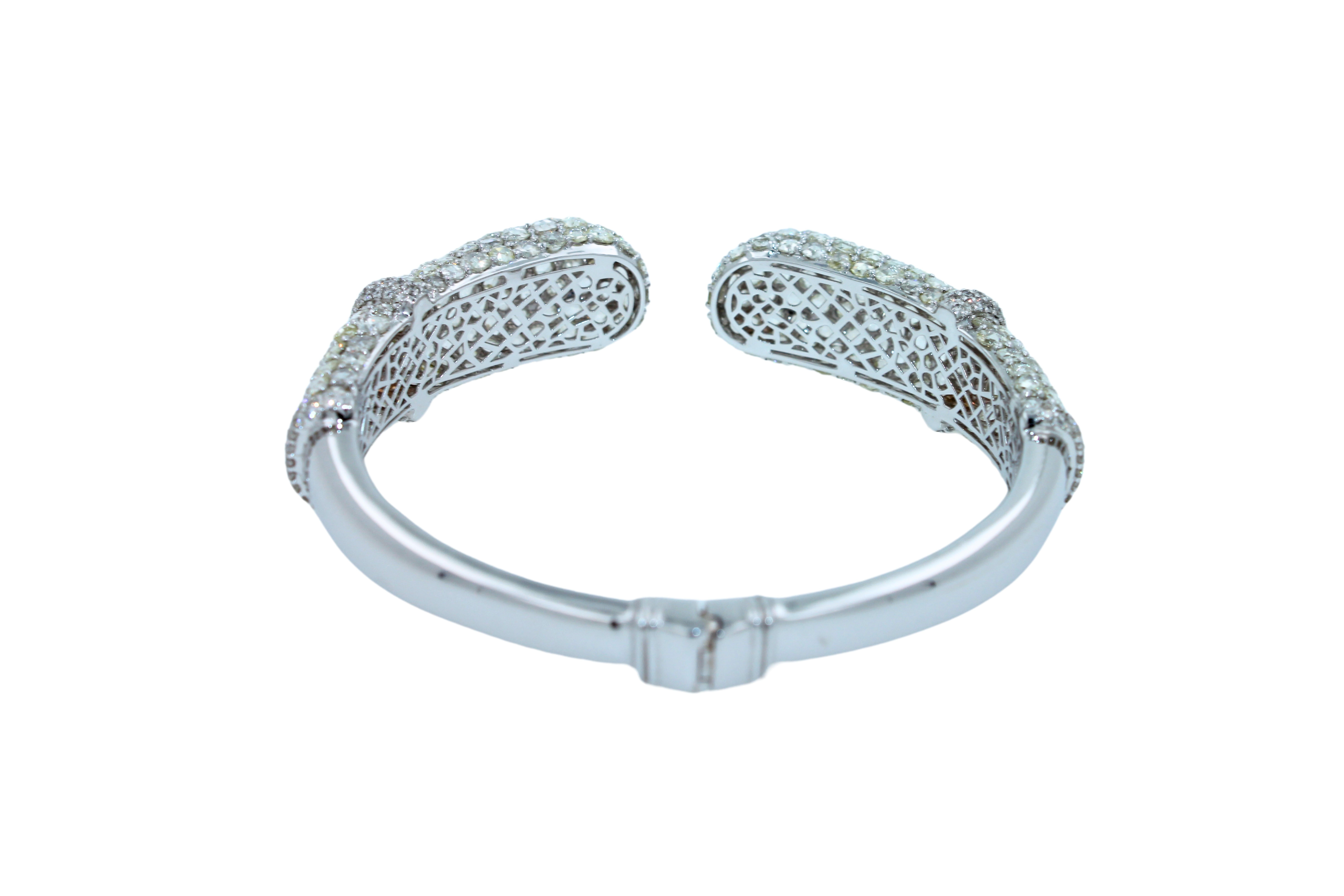 Diamond Round Shape Brilliant Cut Pave Set Lux 18K White Gold Bangle Bracelet For Sale 3