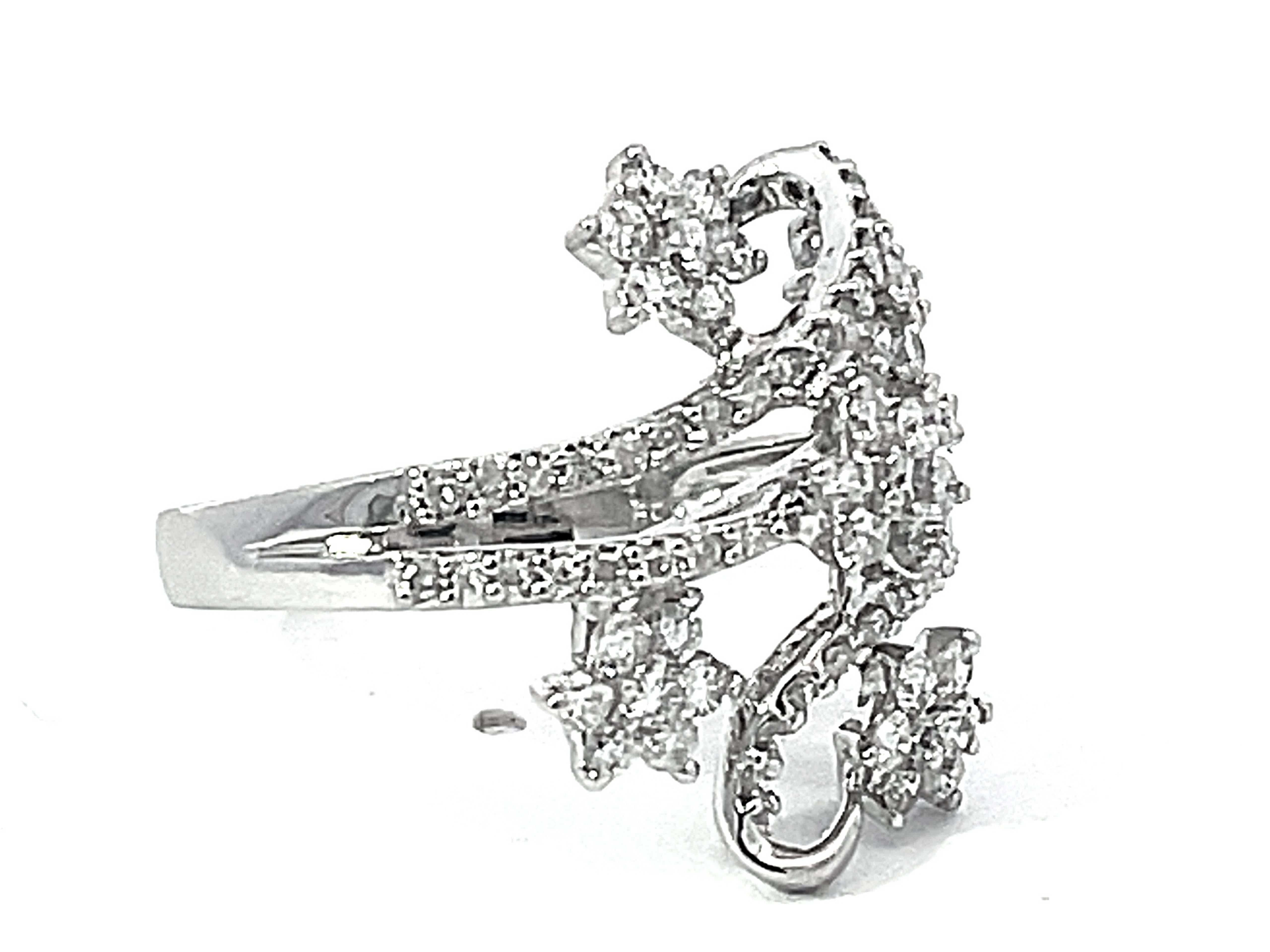 Moderno Anello largo The Row e Fiore di Diamante in oro bianco 14k in vendita