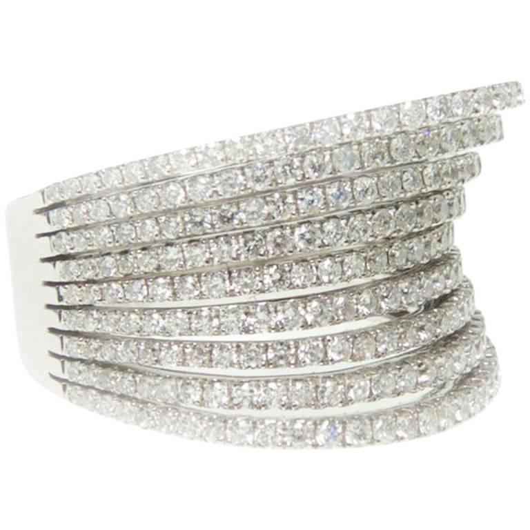Anello da cocktail con diamanti a forma di fila