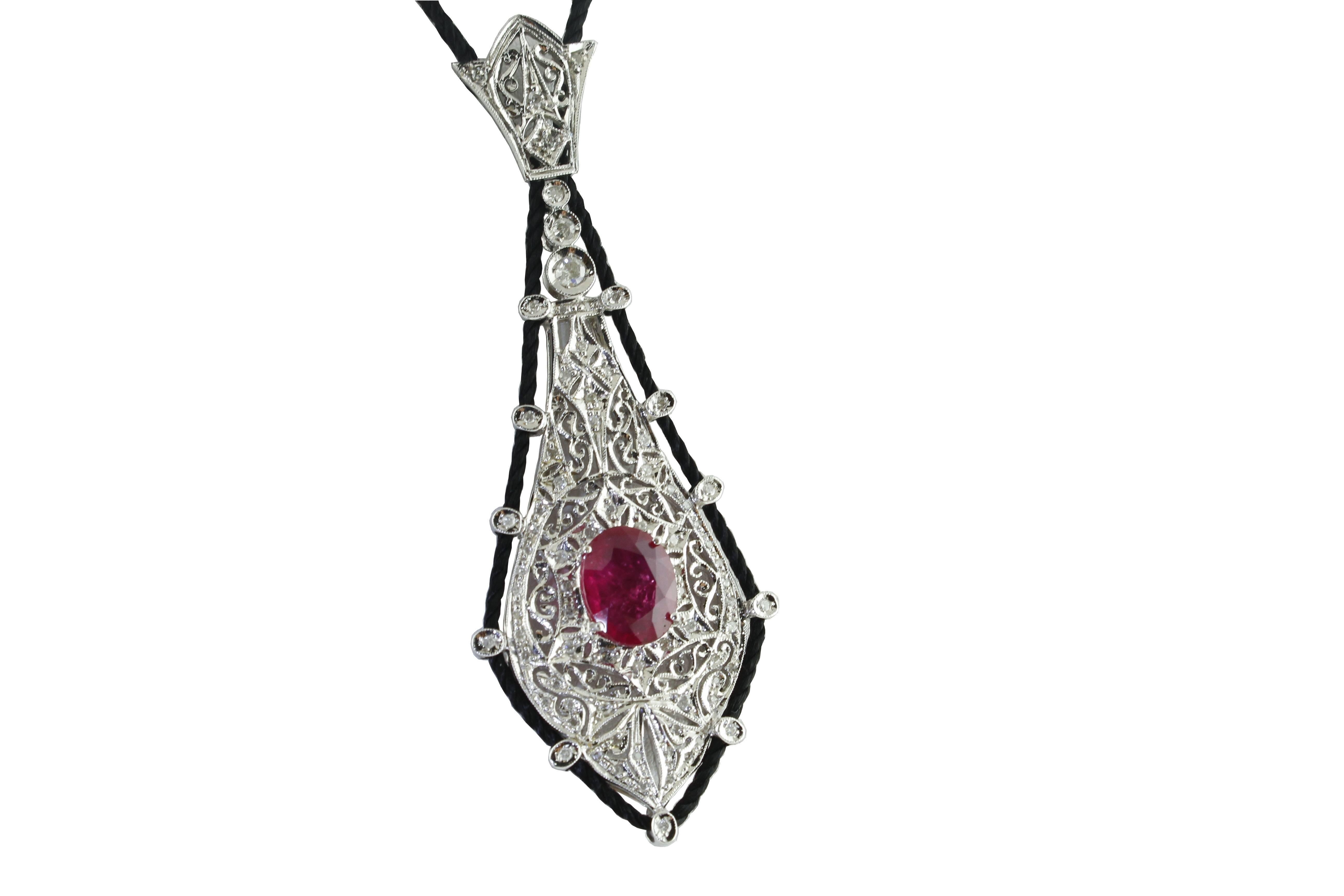 Diamond Ruby and Drawstring Gold Necklace In Good Condition In Marcianise, Marcianise (CE)