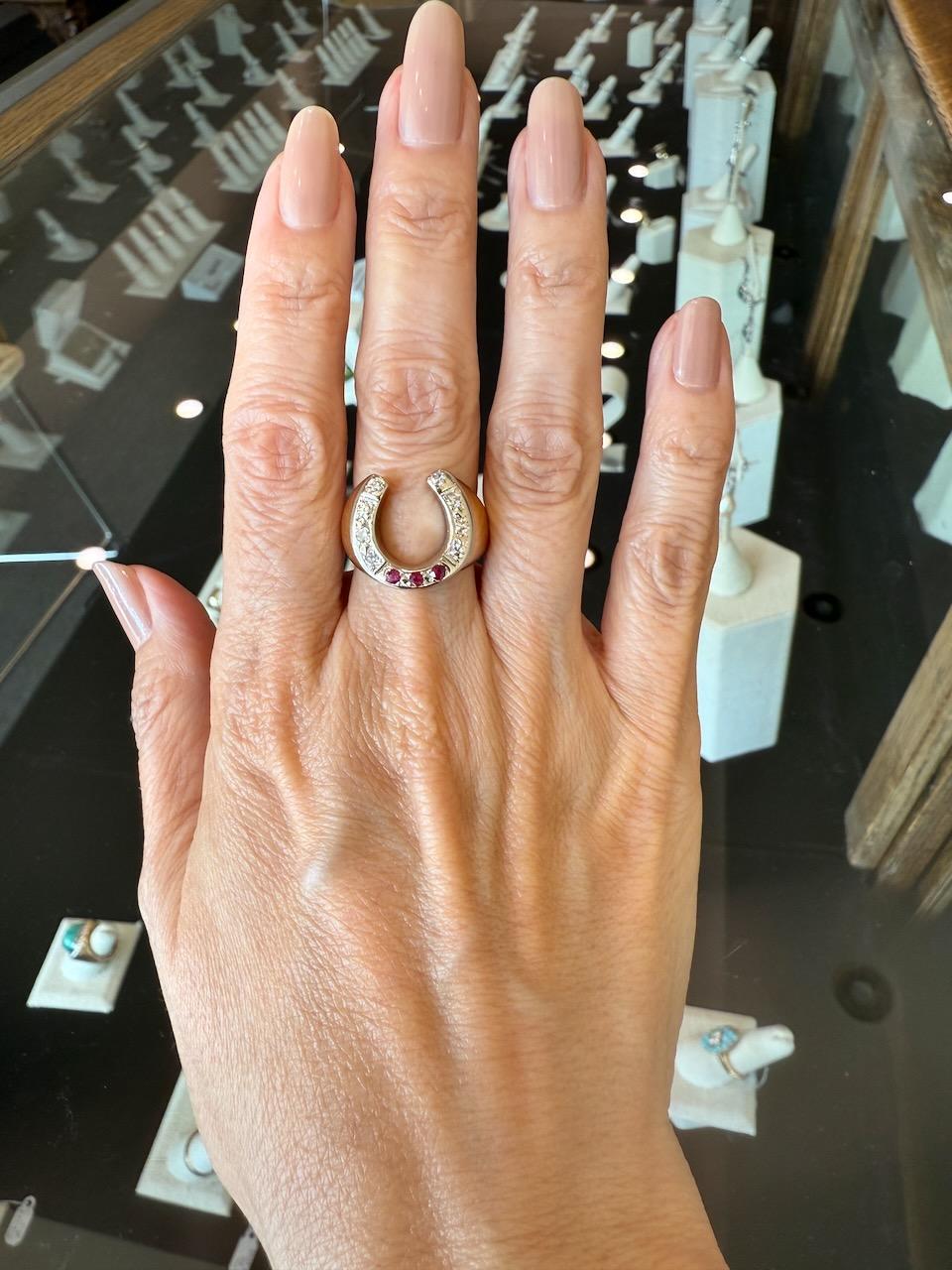 Diamant & Rubin 14K Gold Hufeisen Vintage Ring (Rundschliff) im Angebot