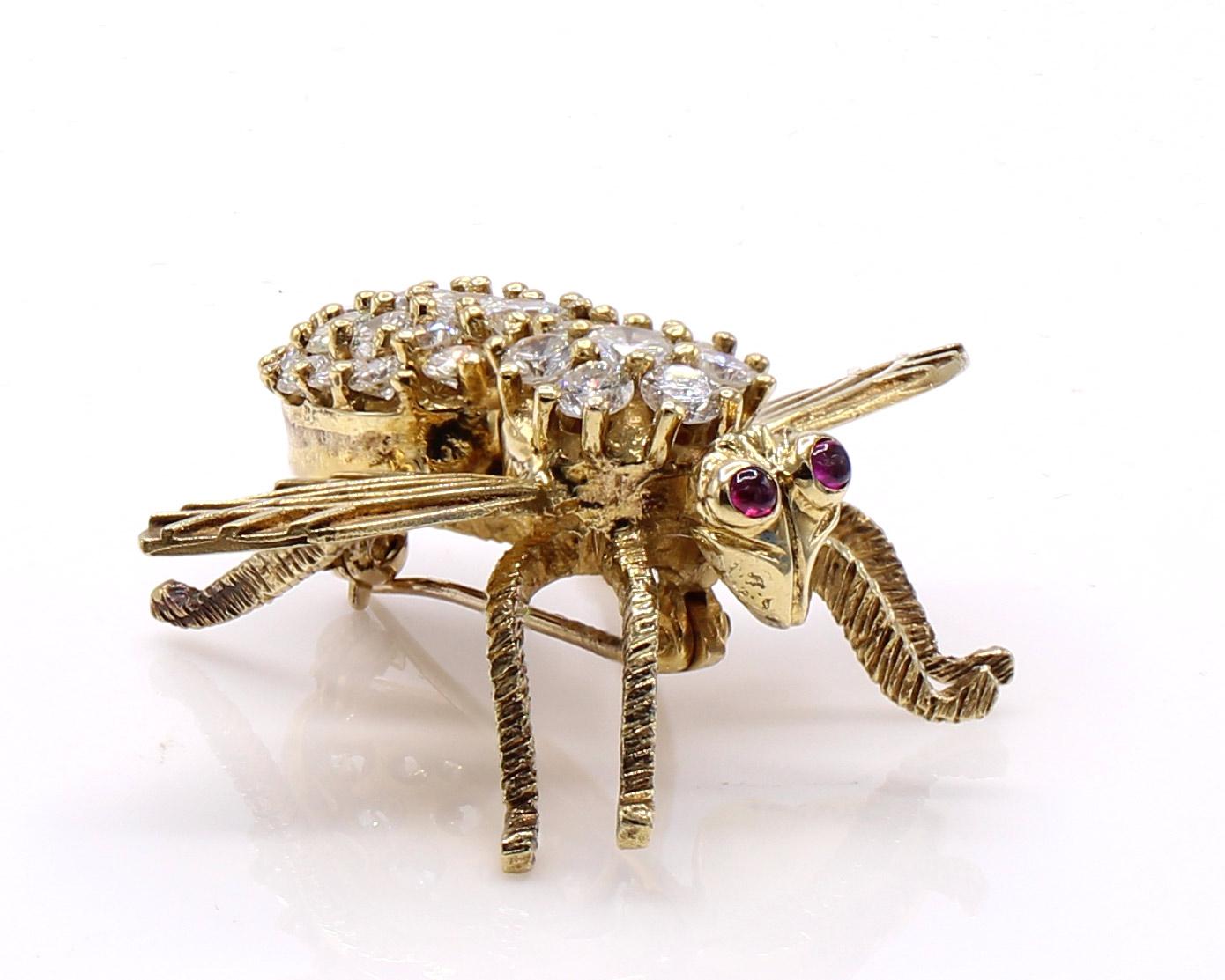 Diamond Ruby 18 Karat Gold Fly Brooch In Excellent Condition In New York, NY