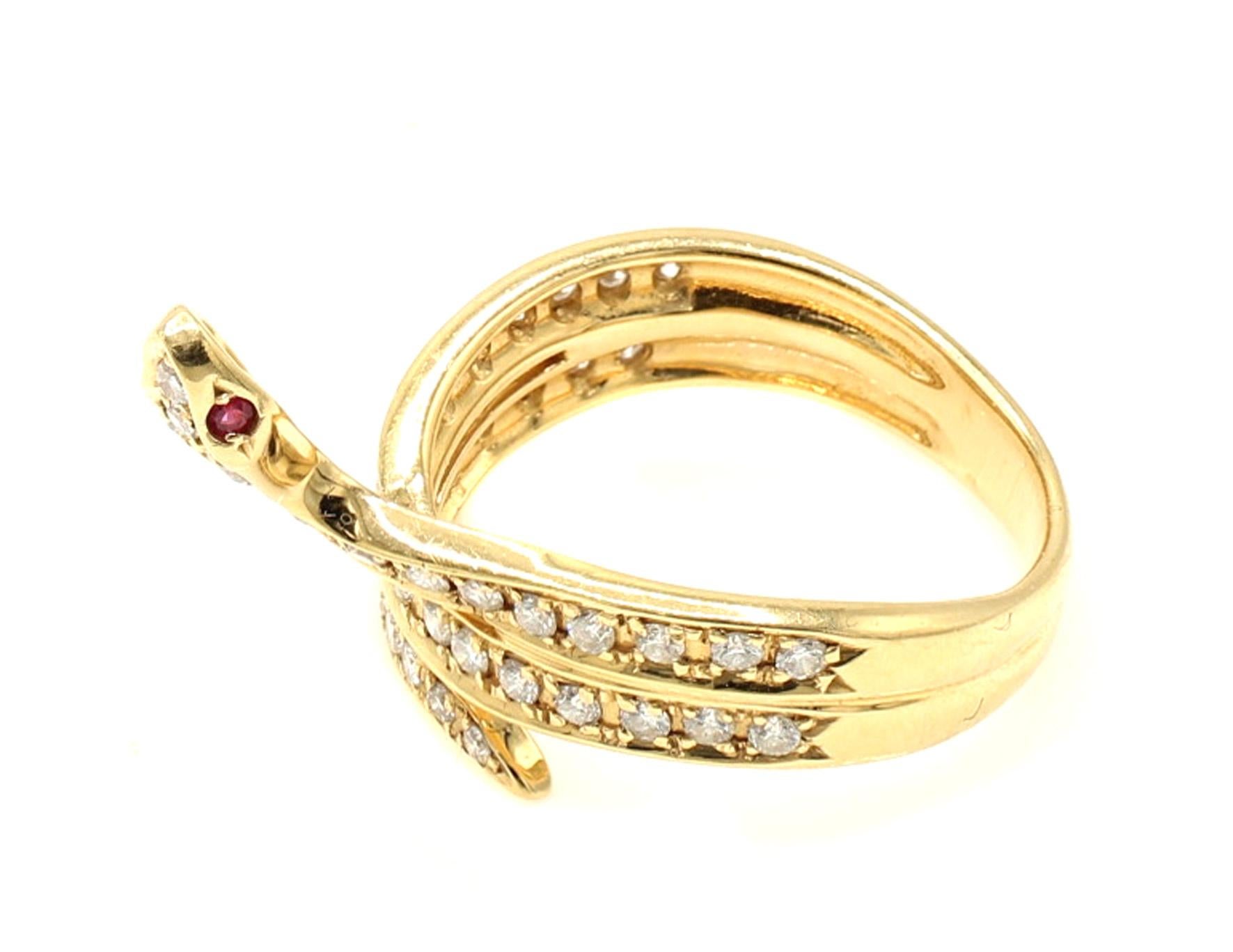 Bague serpent en or jaune 18 carats diamant rubis Unisexe en vente