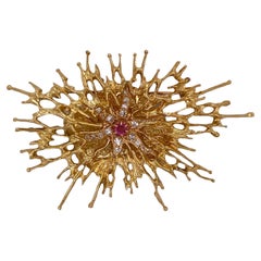 Diamond Ruby 18 Karat Yellow Gold Vintage Spray Pin Pendant Diamond Ruby 18 Karat Yellow Gold Vintage Spray Pin Pendant