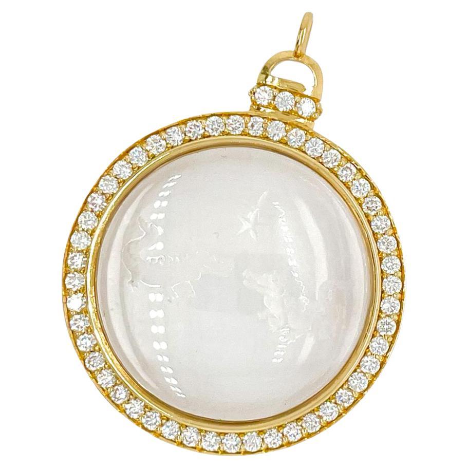 Anhnger mit Diamanten, Rubinen und rosa Saphiren und geschnitztem Intaglio, getragen von Zoe Kravitz im Zustand „Neu“ im Angebot in Brisbane, AU