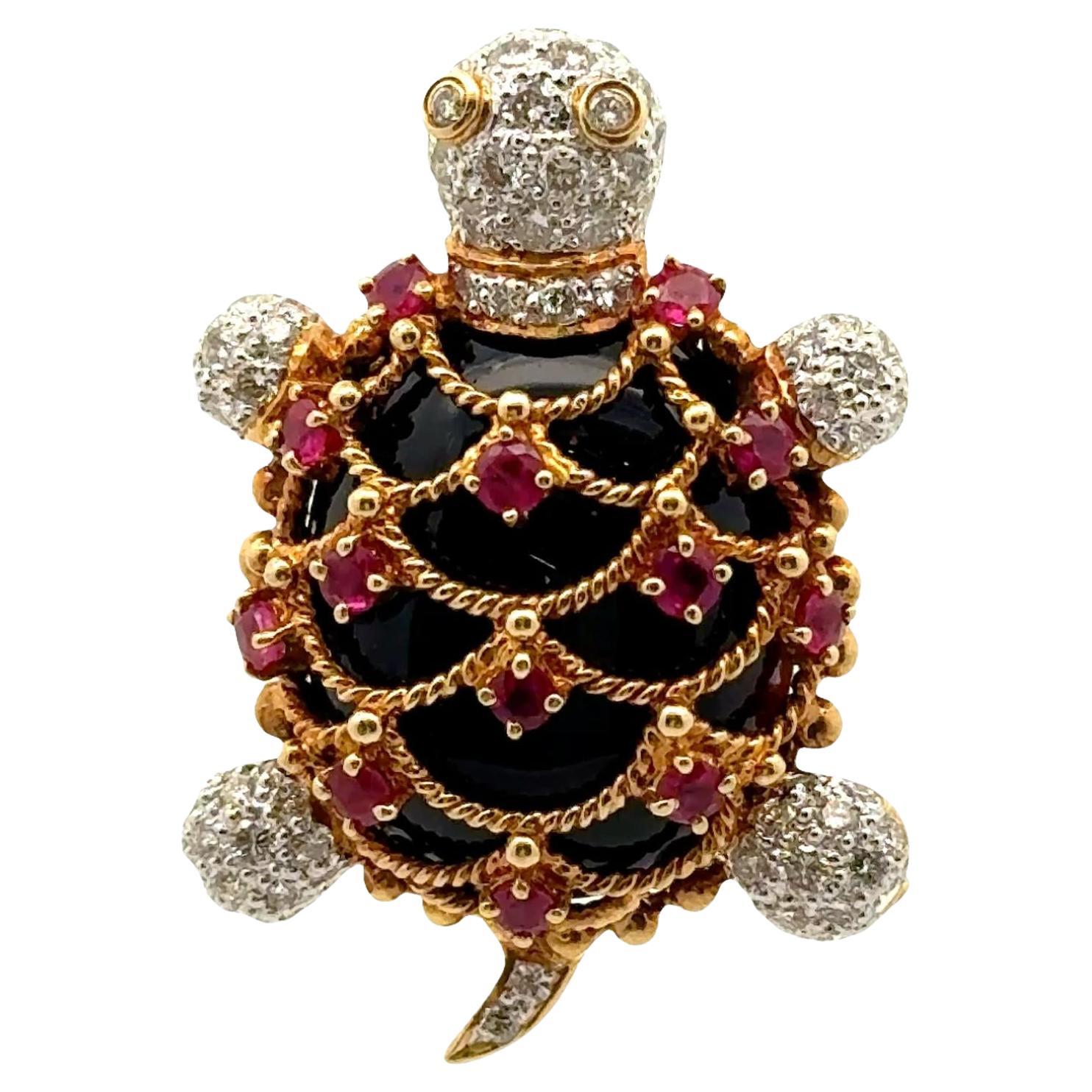 Diamante, rubino, onice nero, oro 18 carati, spilla-pendente a forma di tartaruga