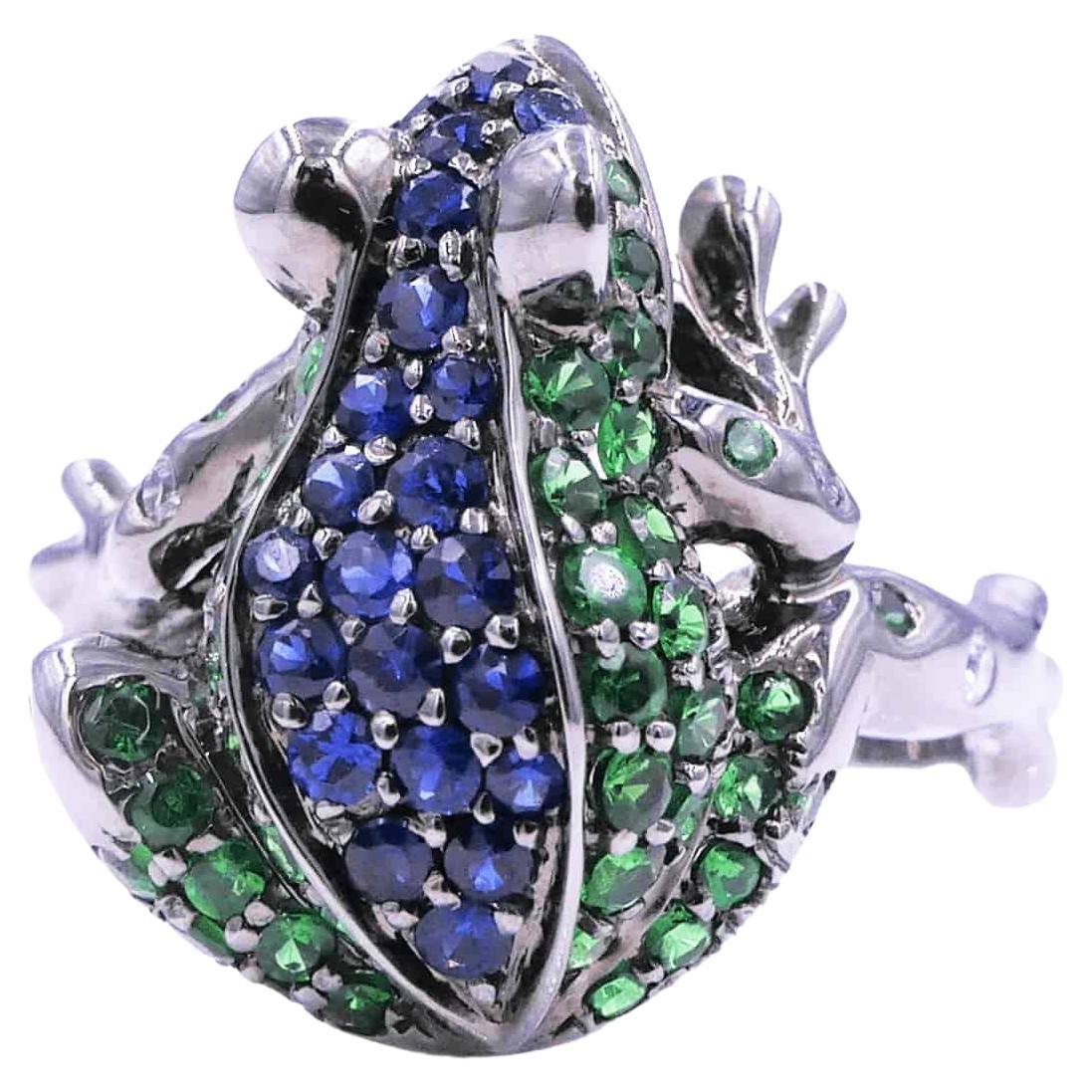 Glücklicher Frosch-Ring aus Weißgold mit Diamant, Rubin, blauem Saphir und Tsavorit, Pavé (Moderne) im Angebot