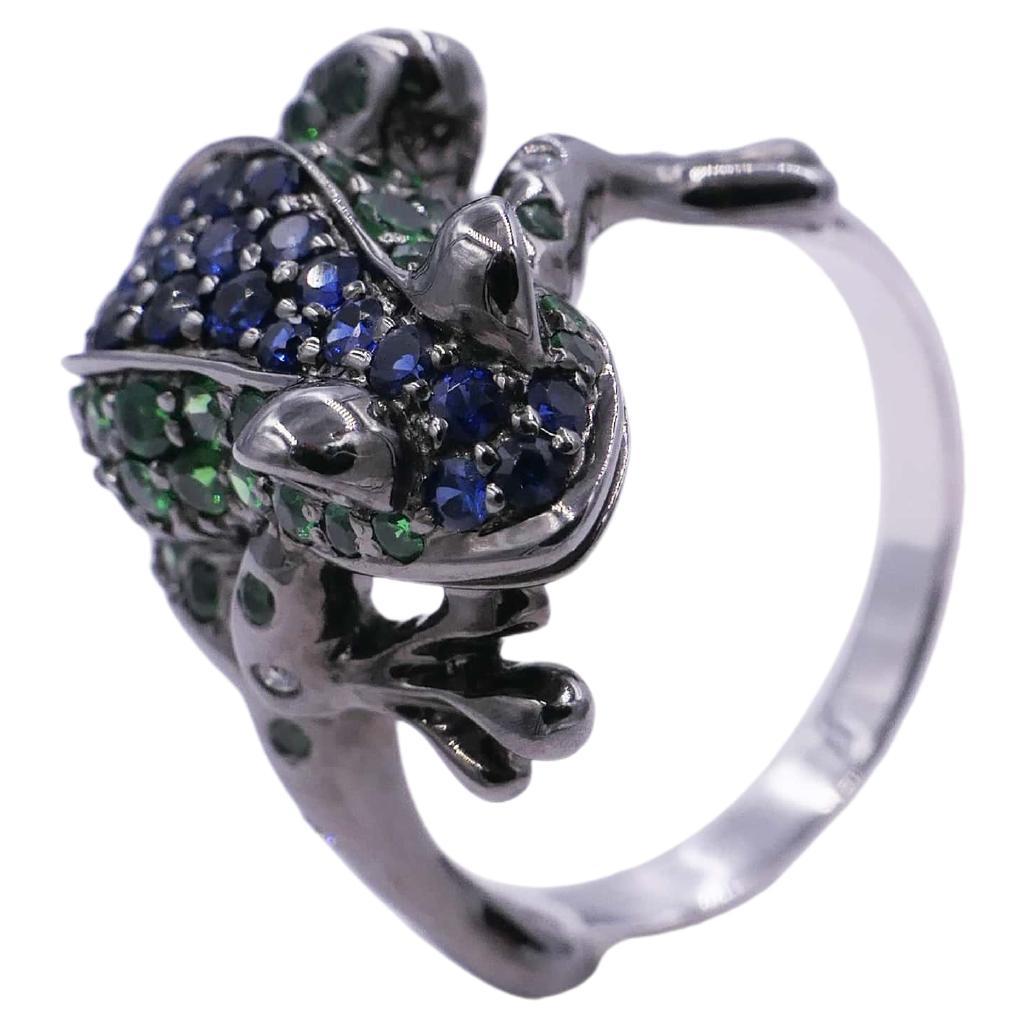 Glücklicher Frosch-Ring aus Weißgold mit Diamant, Rubin, blauem Saphir und Tsavorit, Pavé (Brillantschliff) im Angebot