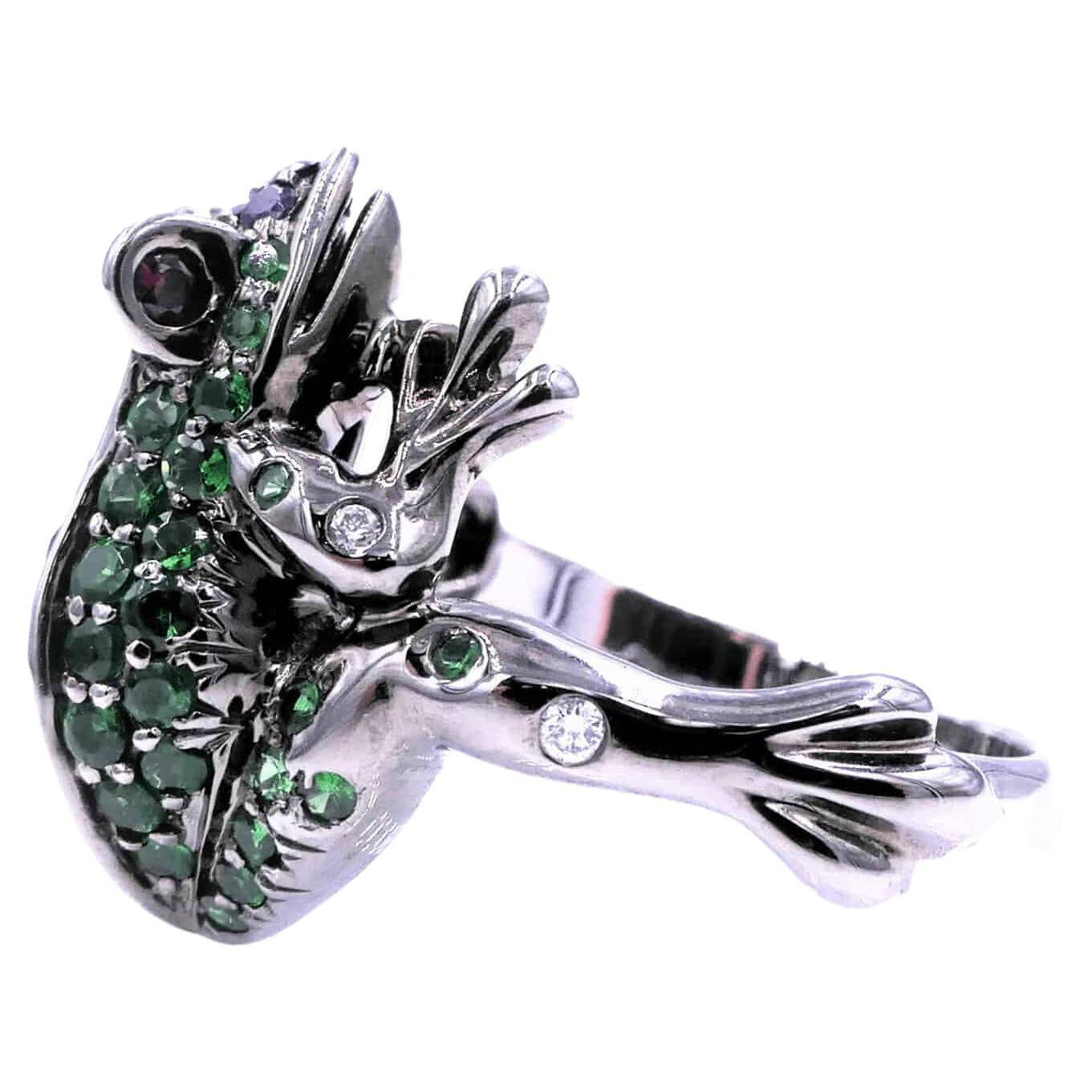 Glücklicher Frosch-Ring aus Weißgold mit Diamant, Rubin, blauem Saphir und Tsavorit, Pavé im Zustand „Neu“ im Angebot in Oakton, VA