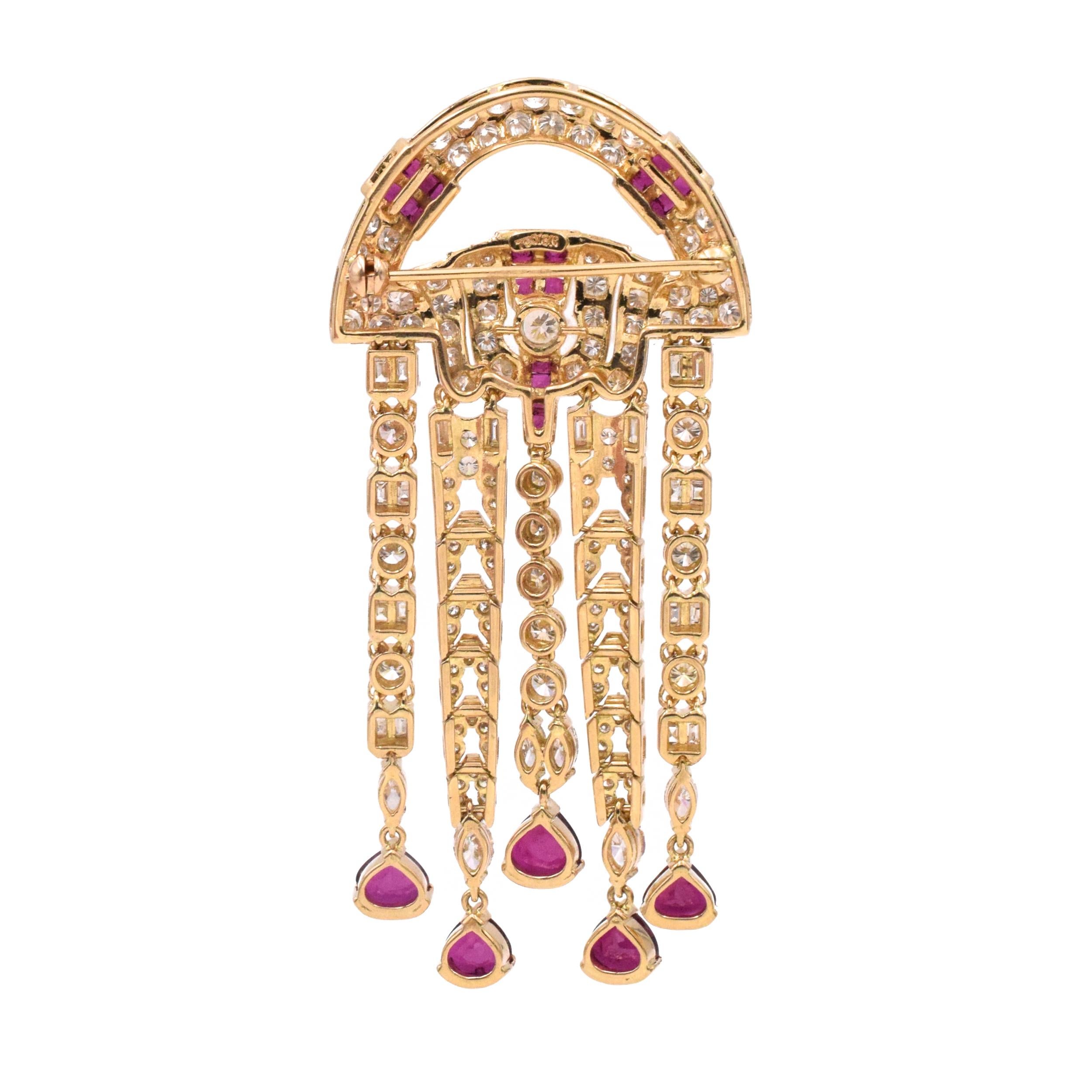 Taille ronde Broche en diamant et rubis en 18k en vente
