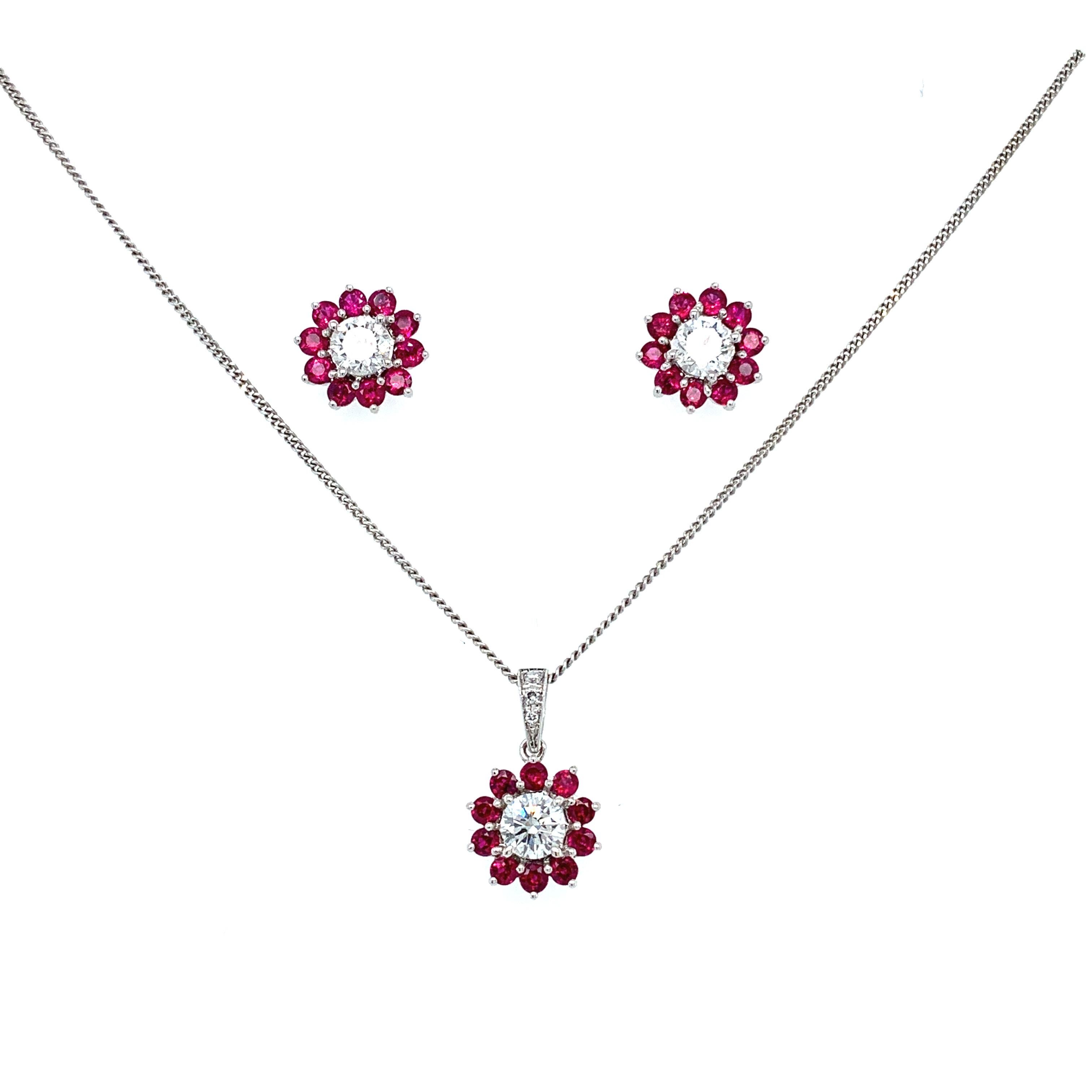 Diamond ruby cluster art deco 18k white gold studs earrings In New Condition For Sale In London, GB