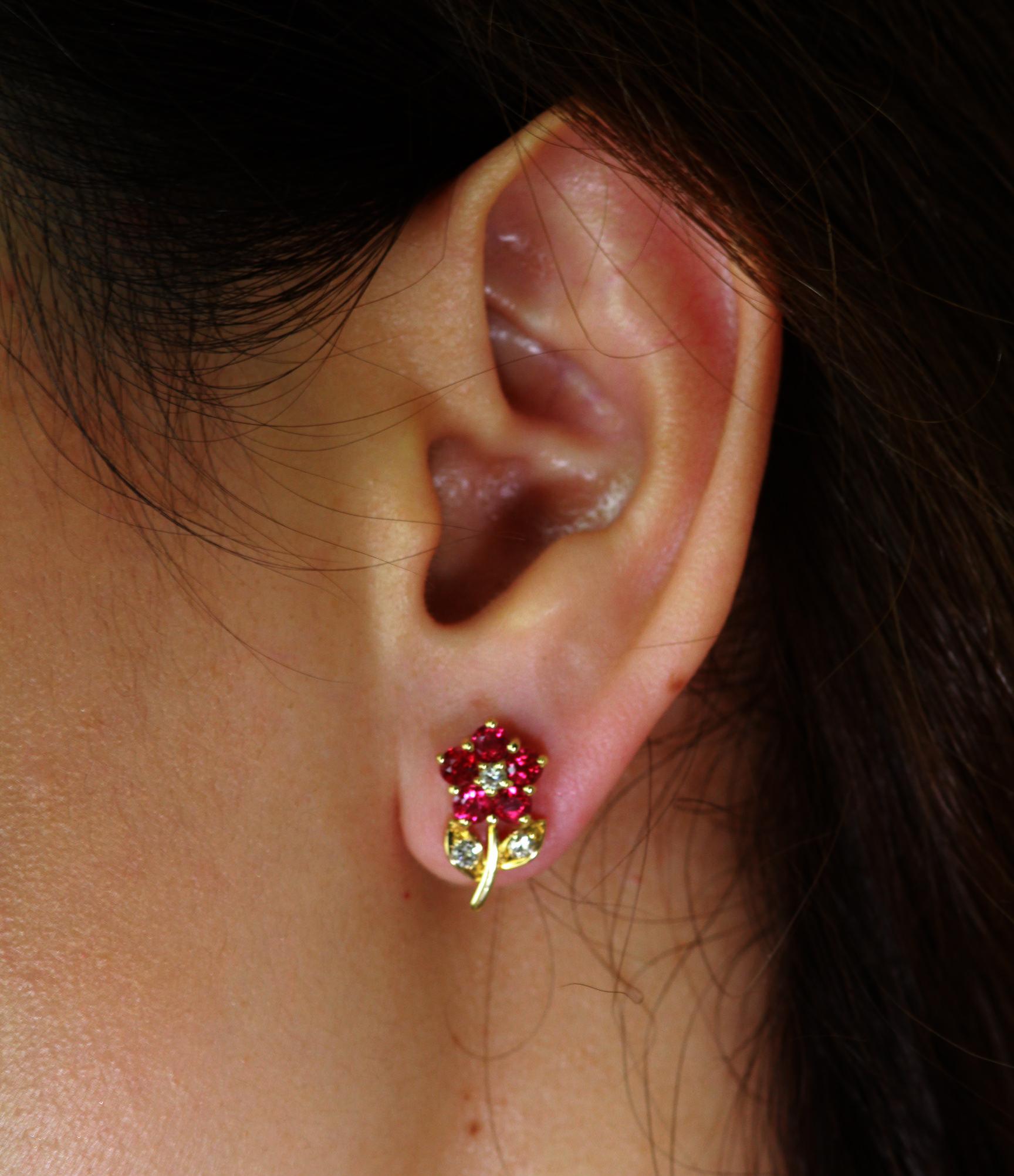 Diamond & Ruby Cluster Earrings with Pin & Push on Butterfly in 18K Yellow Gold In Excellent Condition For Sale In London, GB