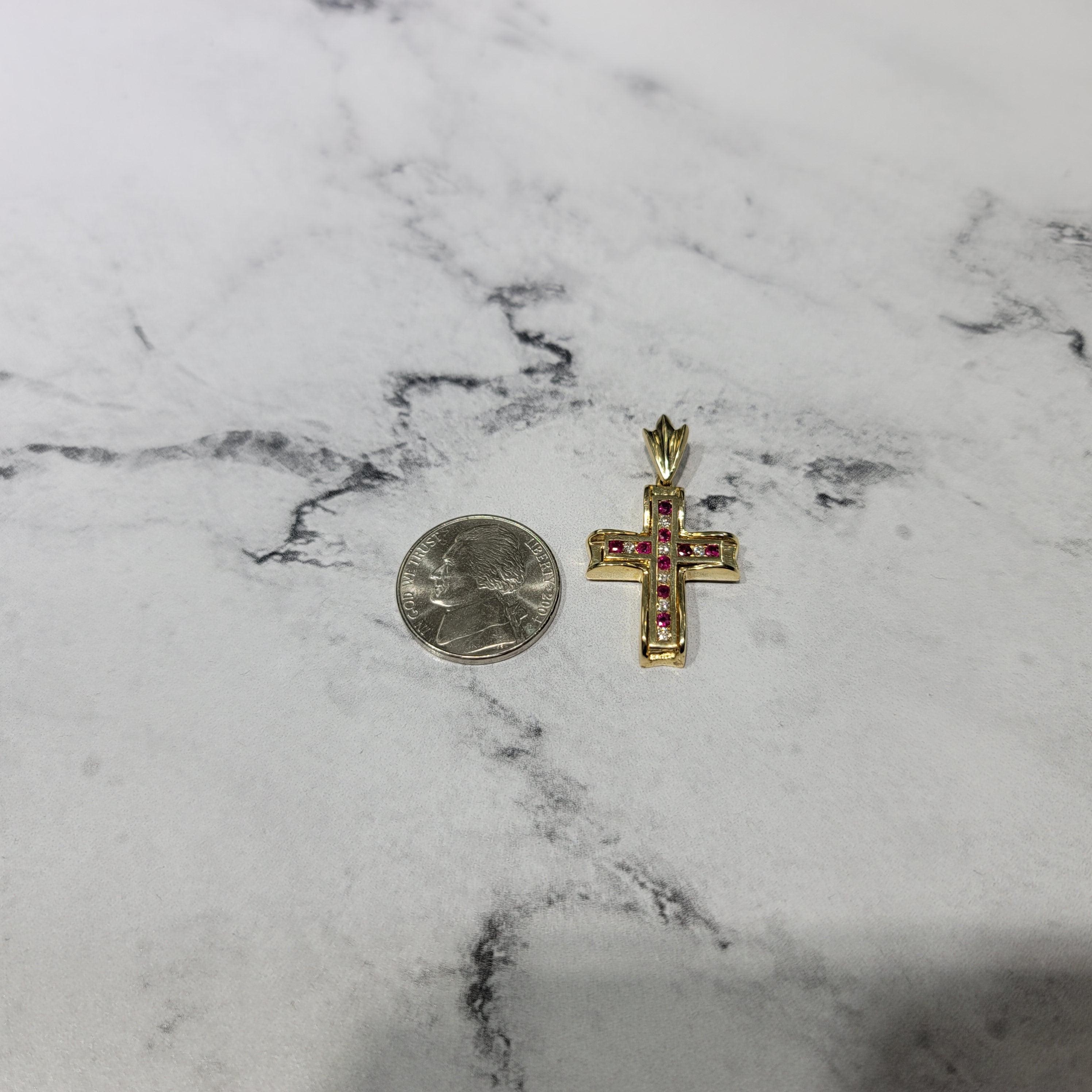Colgante Cruz Diamante Rubí .50cttw Oro Amarillo 14K en Nuevo estado para la venta en Sugar Land, TX