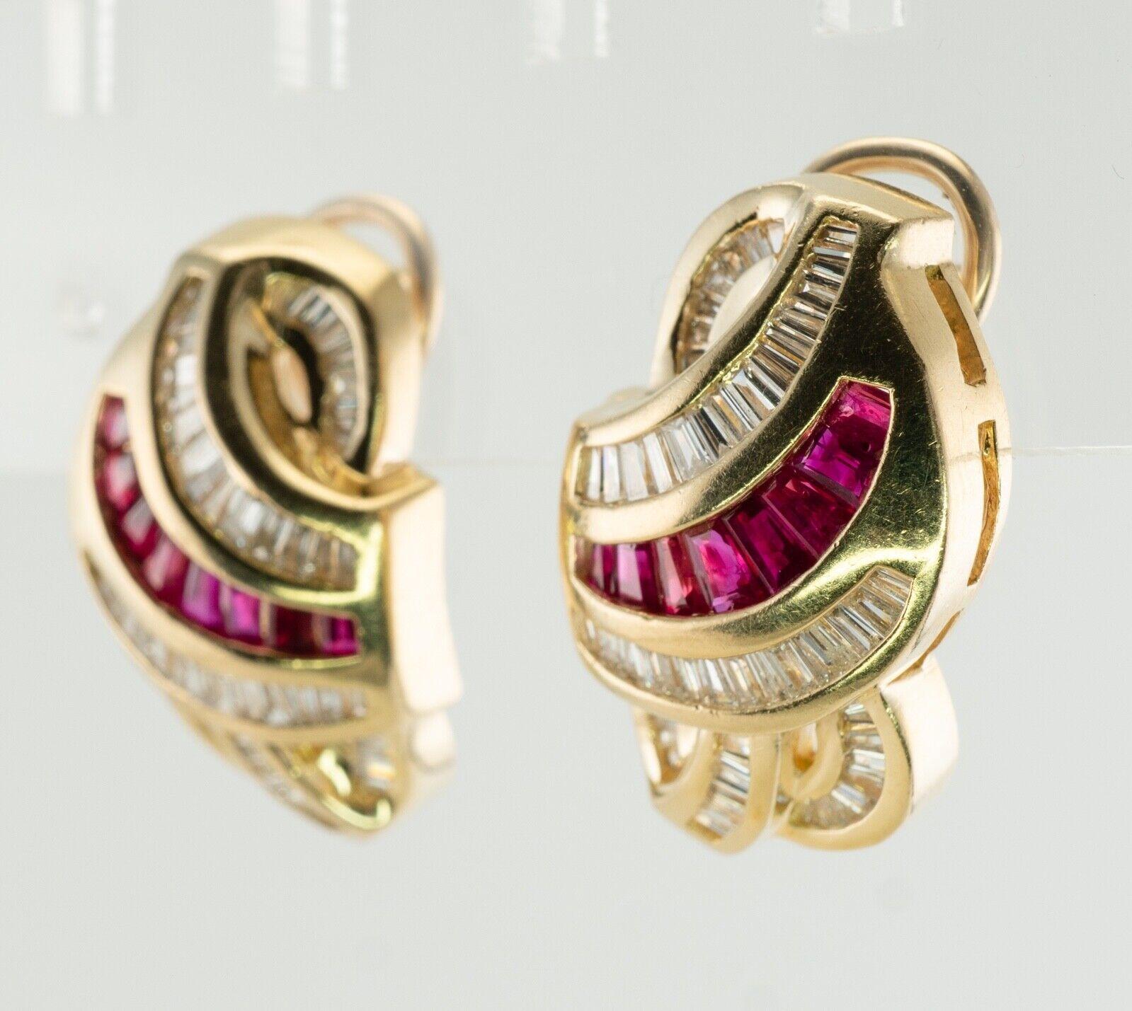 Boucles d'oreilles à dos Omega en or 14 carats avec diamants et rubis en vente 3