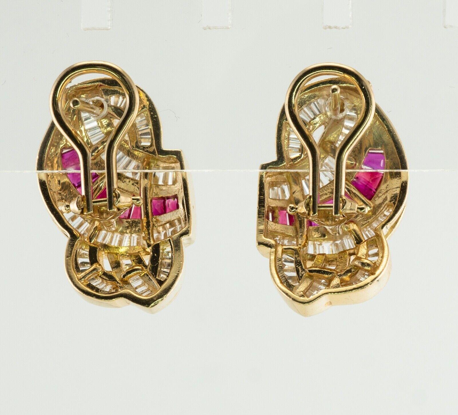 Boucles d'oreilles à dos Omega en or 14 carats avec diamants et rubis en vente 4