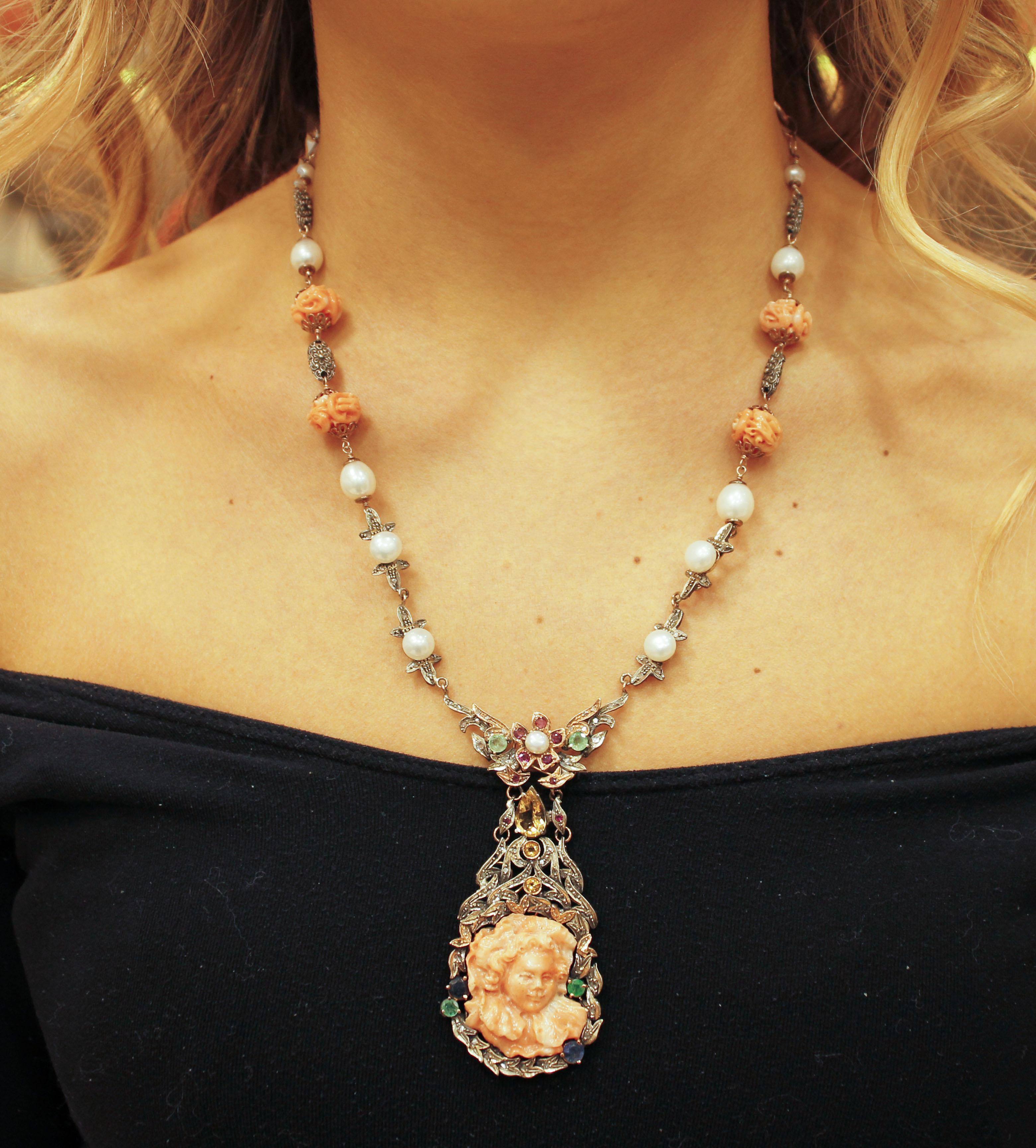 Diamants, rubis, émeraudes, saphirs  Collier Retrò en corail, perles et or/argent Pour femmes en vente