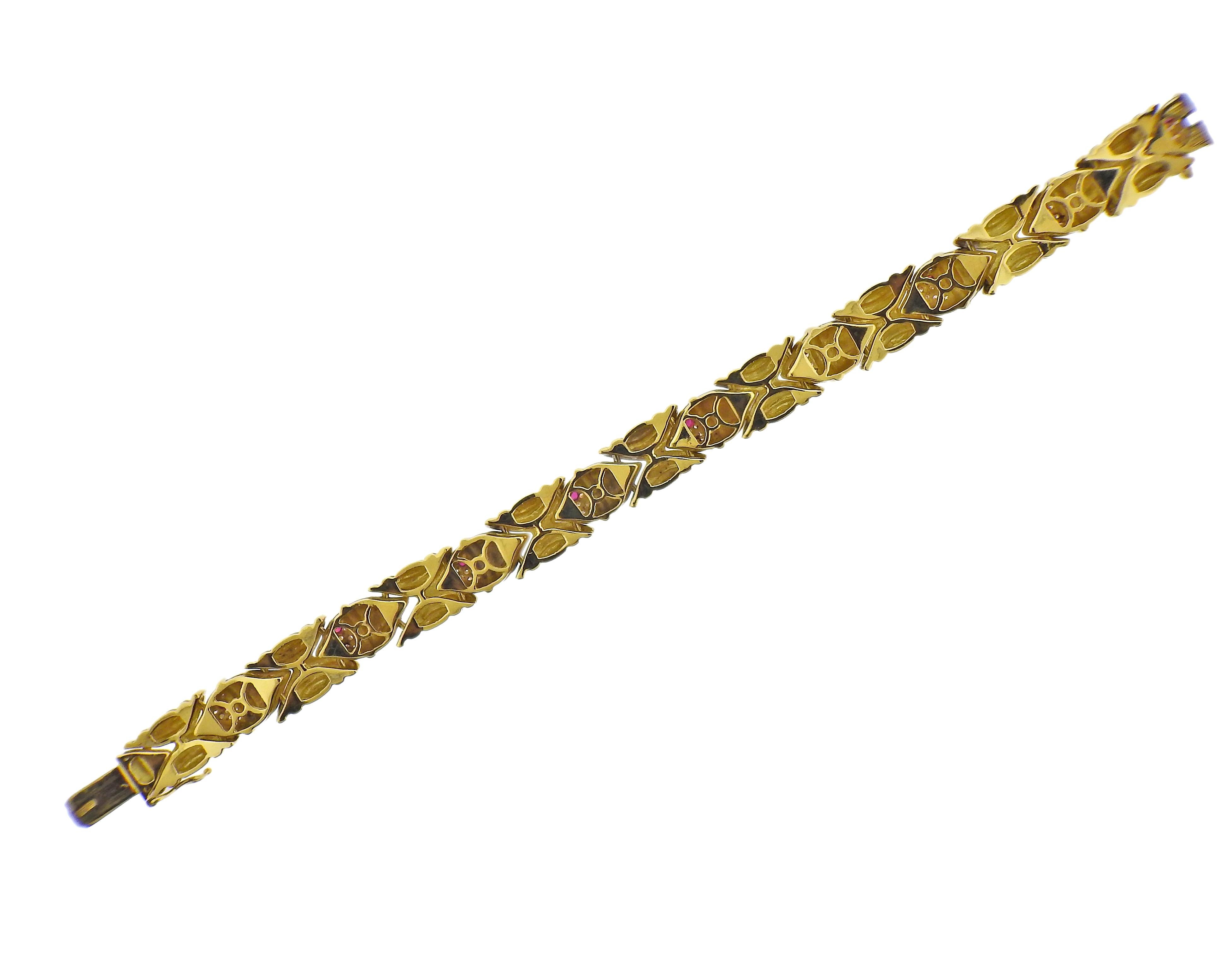 Diamond Ruby Gold Fish Bracelet In Excellent Condition For Sale In New York, NY