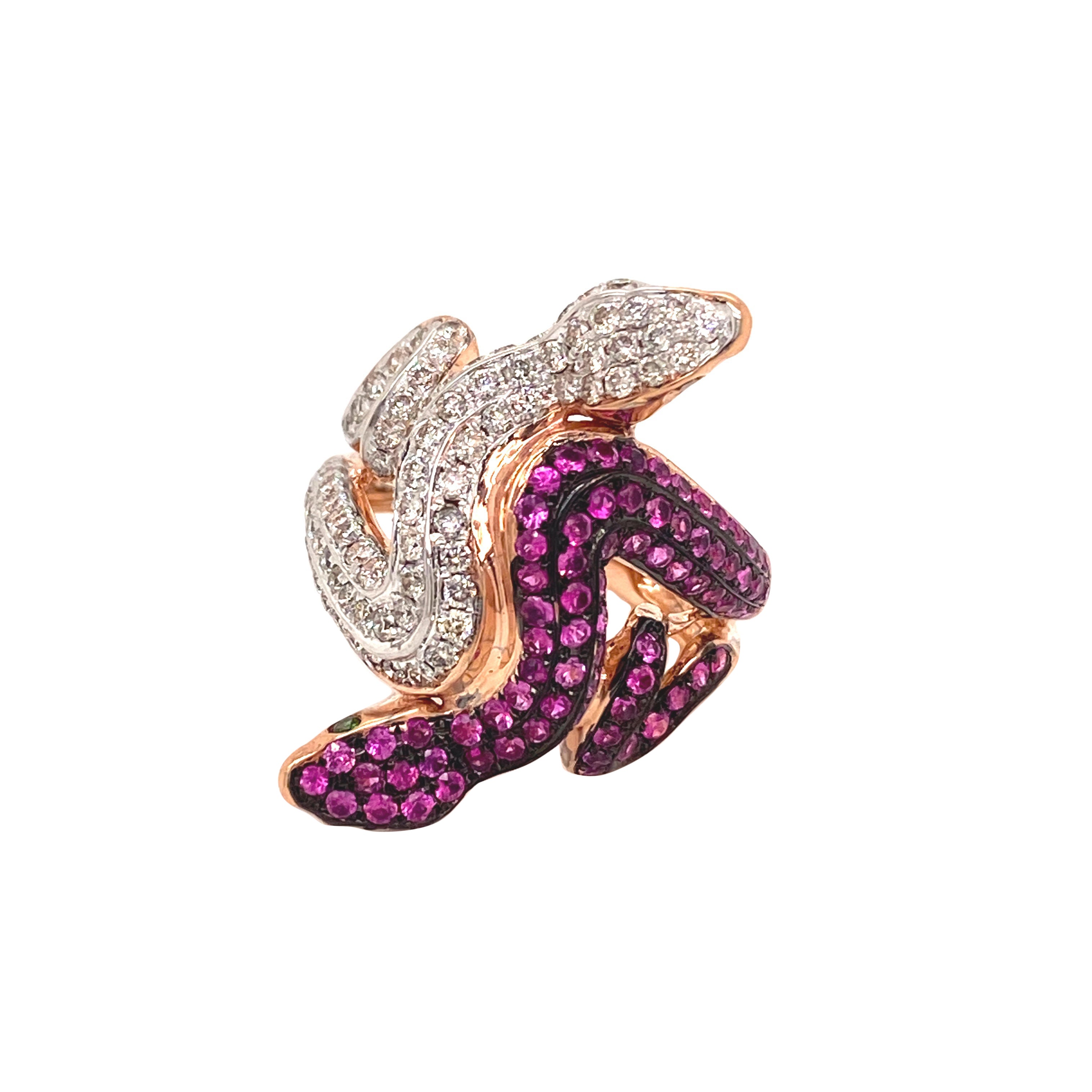 Diamond Ruby et grenat vert  Bague deux serpents en or 18 carats - Taille 6 en vente
