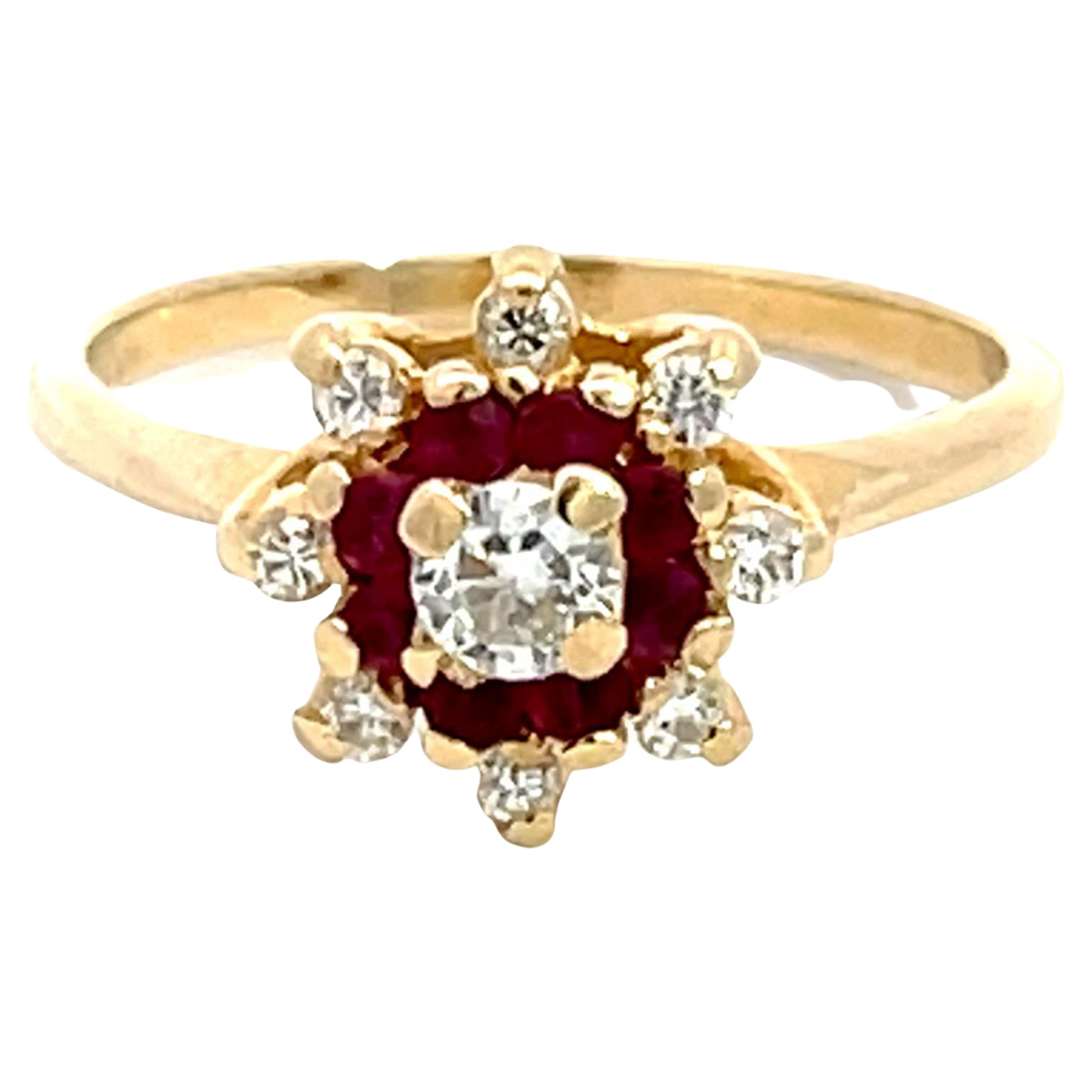 Bague fleur en or jaune 14k avec halo de diamants et rubis