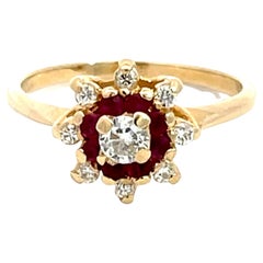 Anillo Flor Halo de Diamantes y Rubíes en Oro Amarillo de 14k