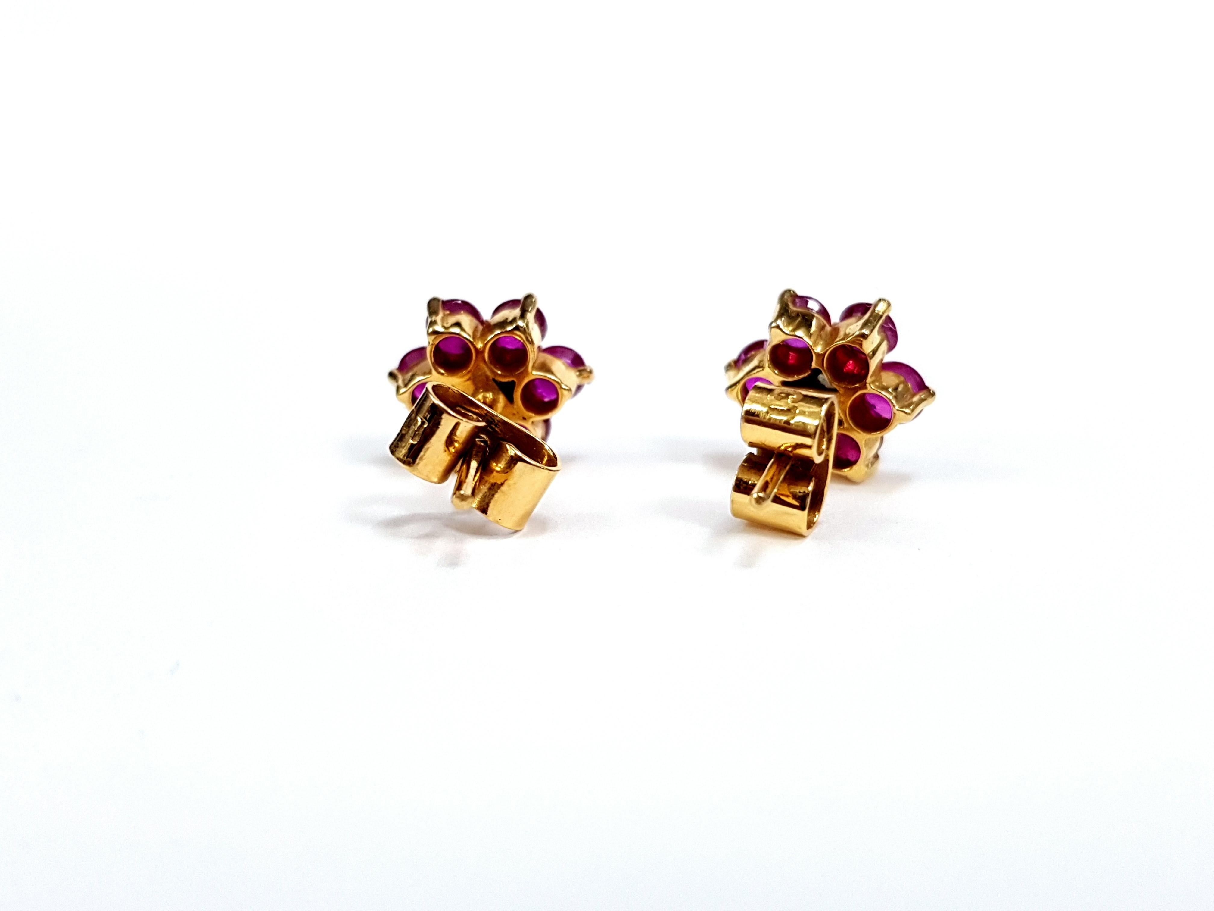 Ruby Diamond Cluster Handmade Daisy Flower 18 Karat Gold Studs Artisan Earrings In Good Condition In London, GB