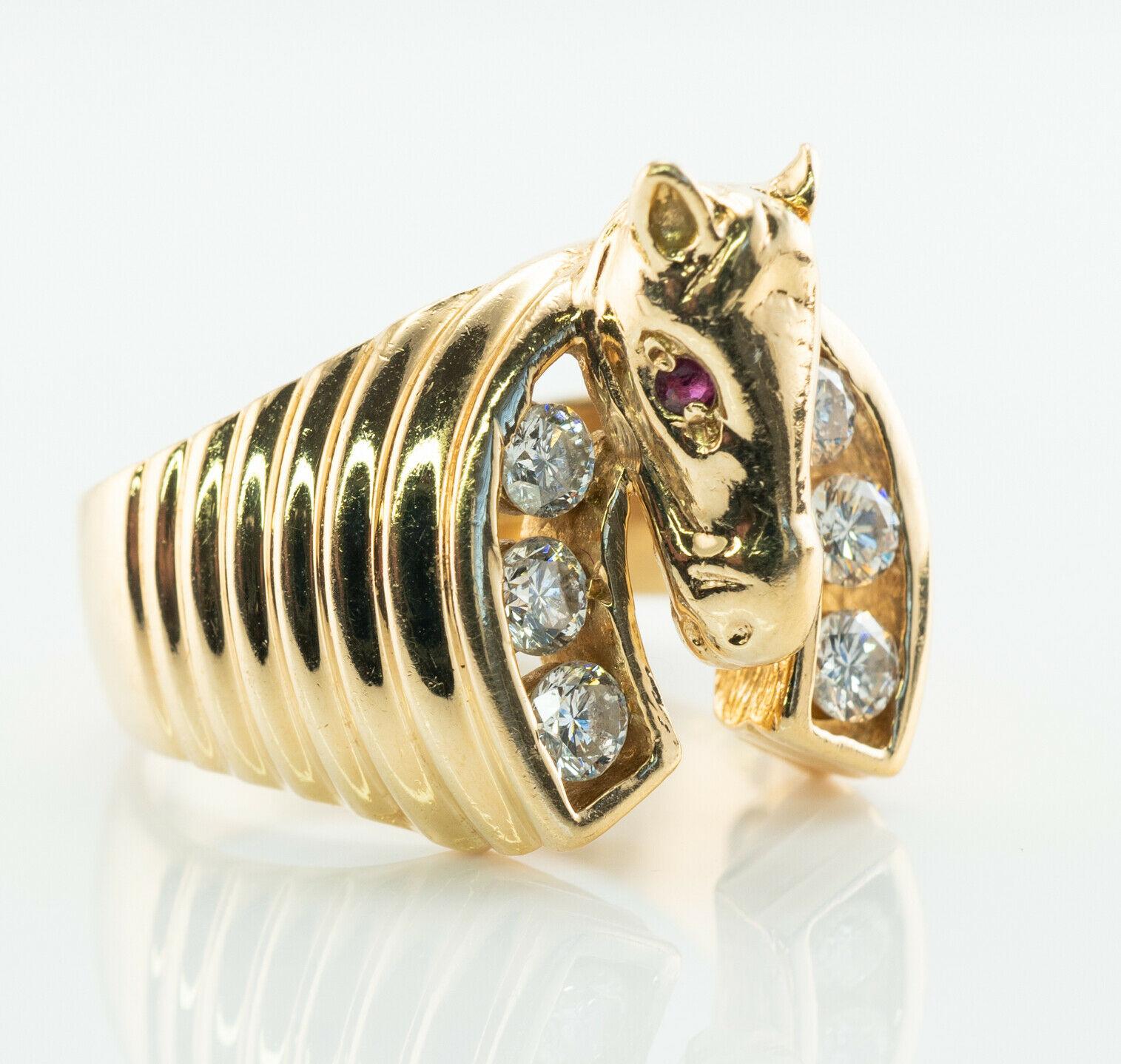 Anillo Caballo Diamante Rubí Oro 14K Anillo Herradura Vintage

Este precioso anillo de herradura está finamente elaborado en oro macizo de 14 quilates con forma de Caballo y Herradura. Se estima que seis diamantes redondos de talla brillante son muy