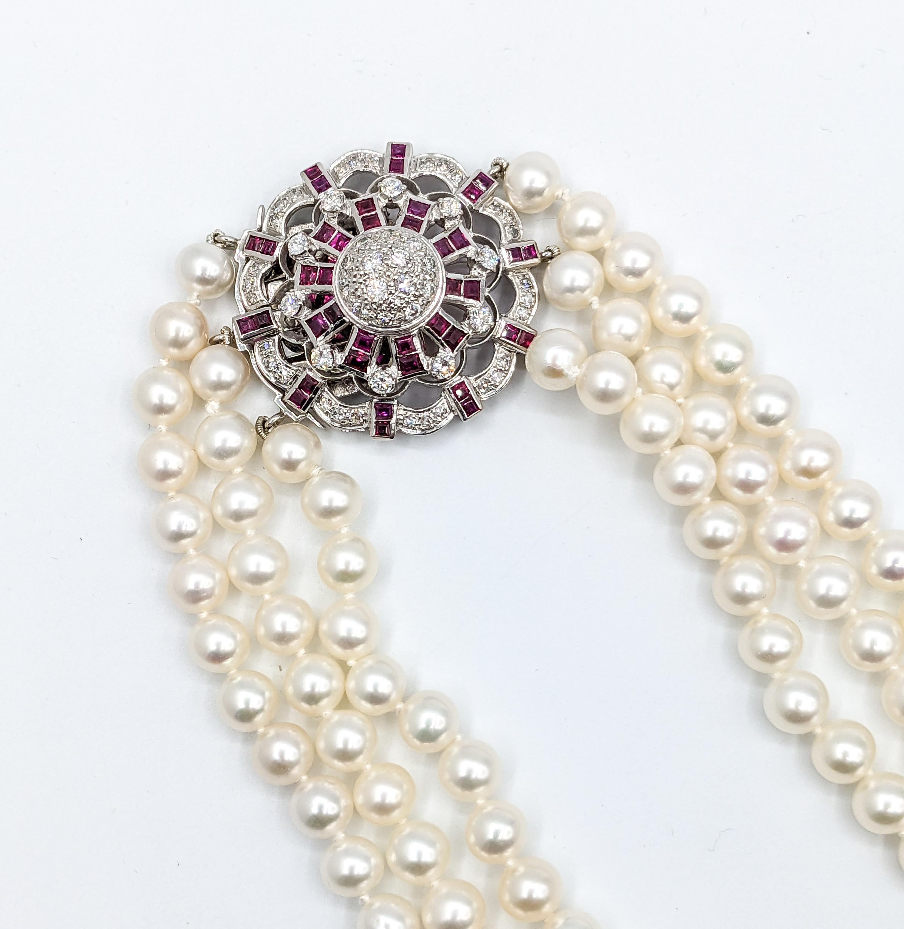 Mehrstrangige Akoya-Perlenkette mit Diamanten und Rubinen (Retro) im Angebot