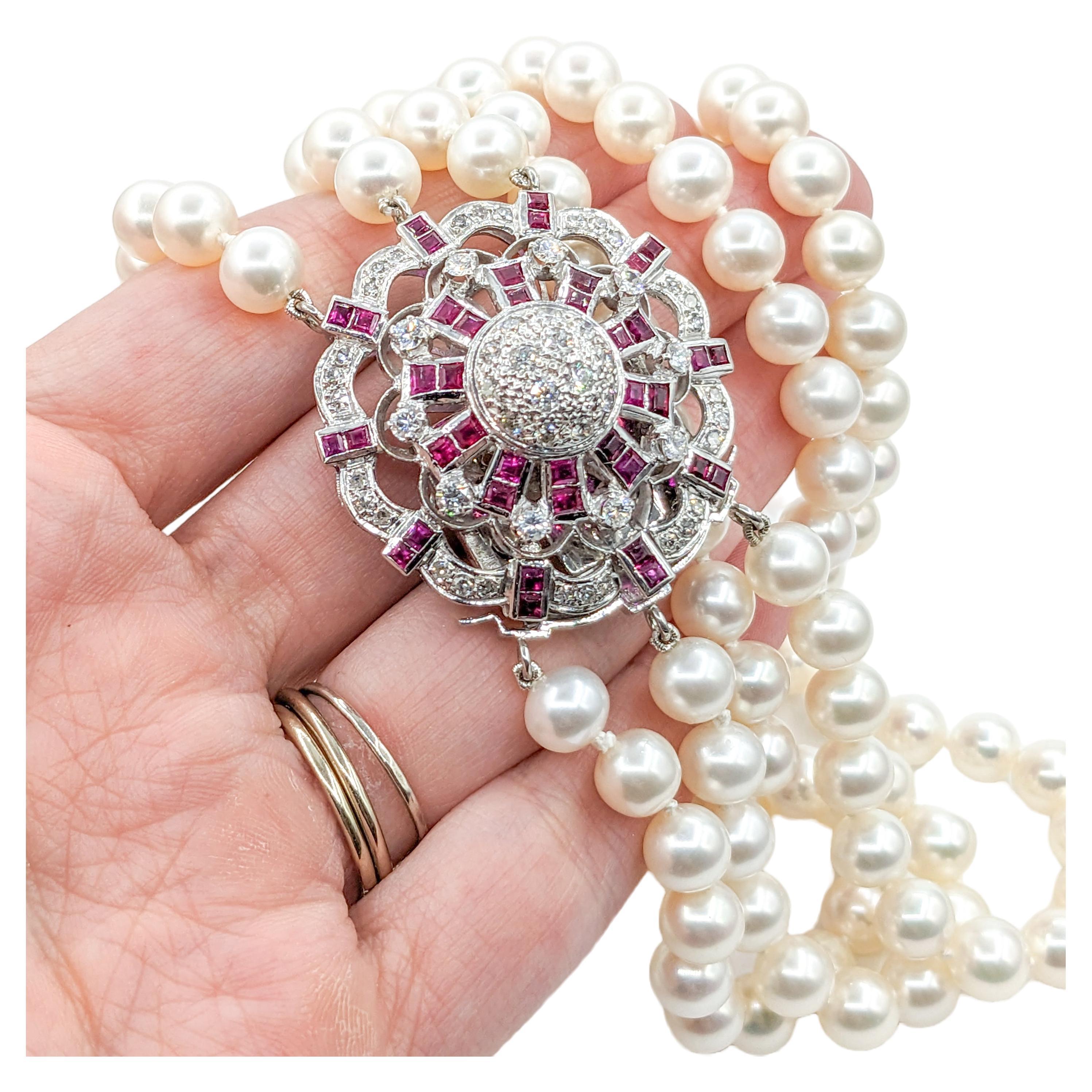 Mehrstrangige Akoya-Perlenkette mit Diamanten und Rubinen im Angebot