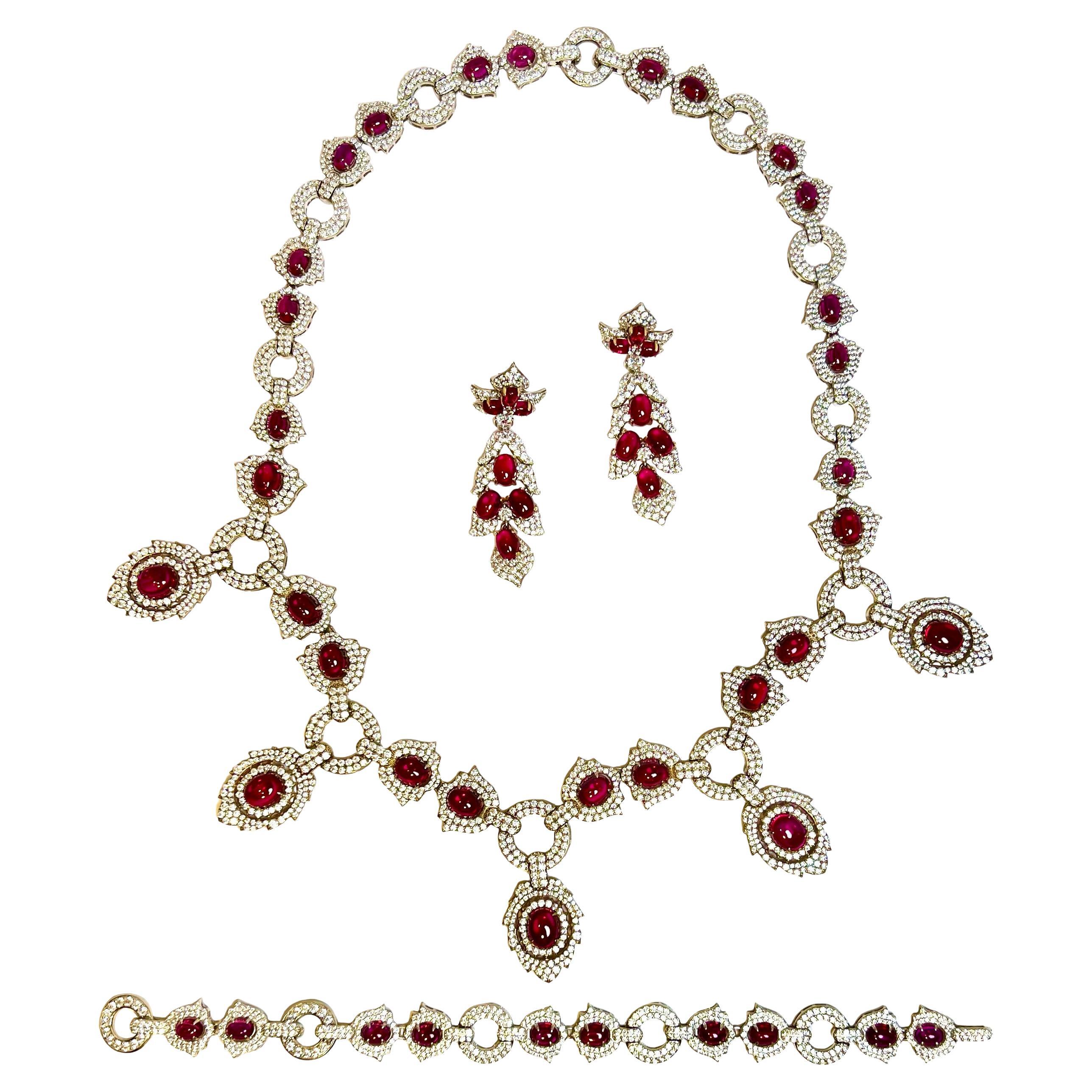 Set di bigiotteria con diamanti e rubini, bracciale e orecchini dall'aspetto reale