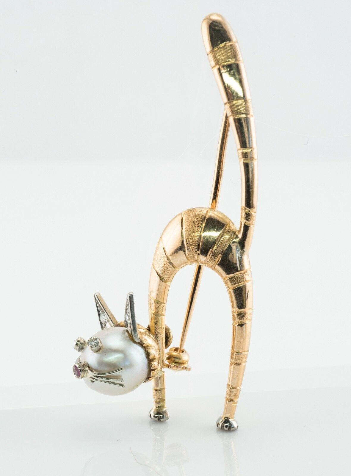 Taille ronde Broche pendentif chat vintage en or 14 carats avec diamants, rubis et perle en vente