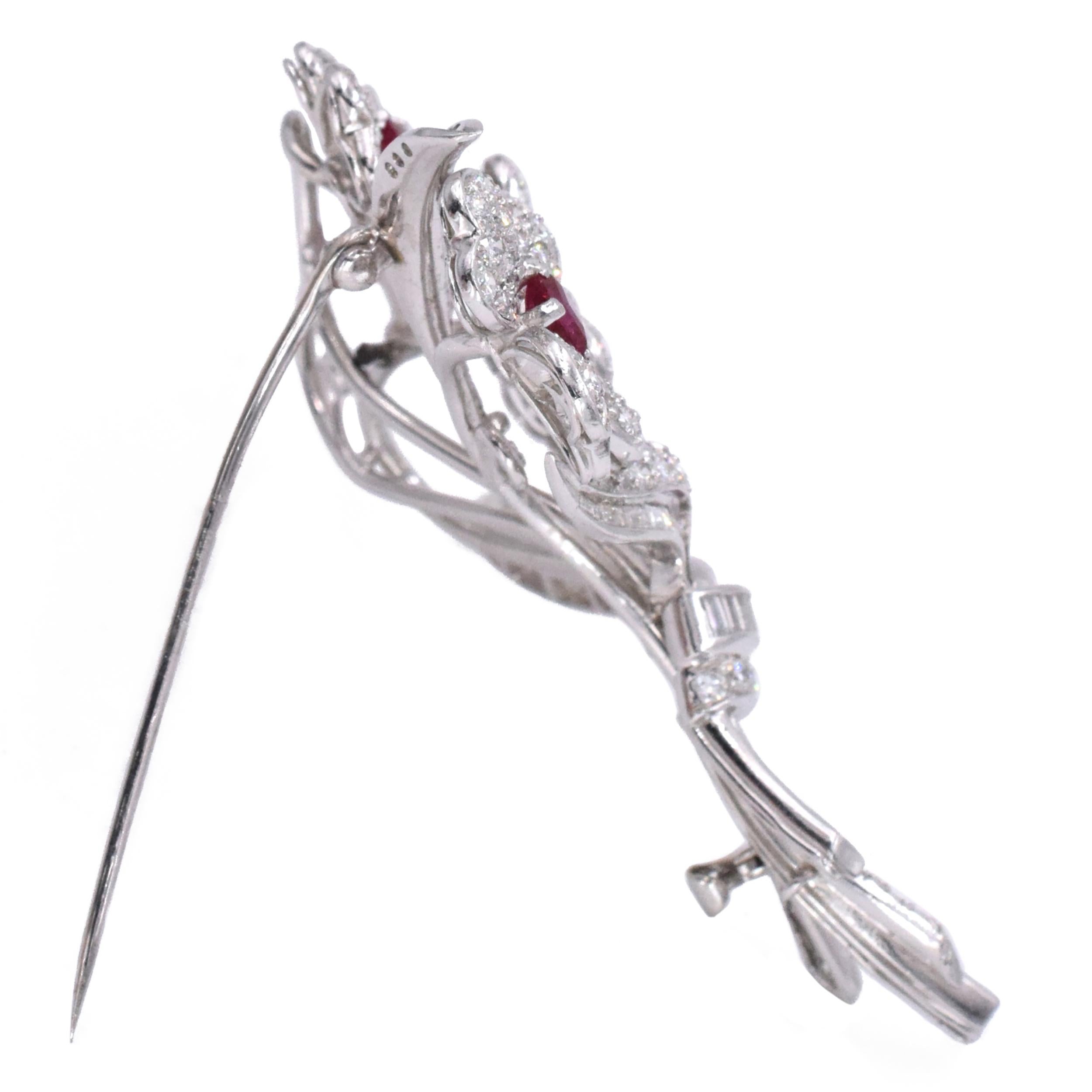 Broche en diamant, rubis et platine en vente 1