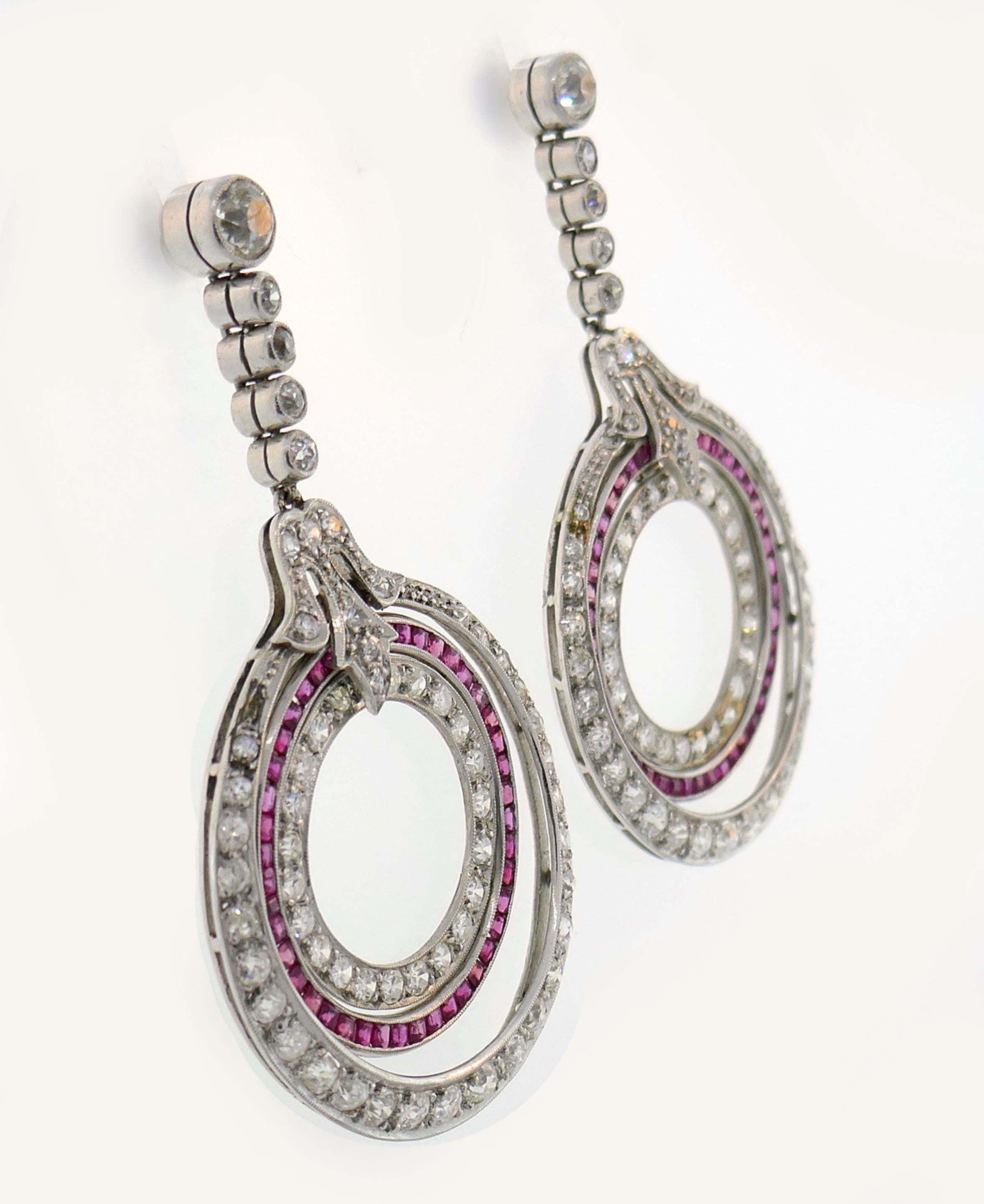 Diamond Ruby Platinum Dangle Earrings, Art Deco 1910s In Good Condition In Beverly Hills, CA