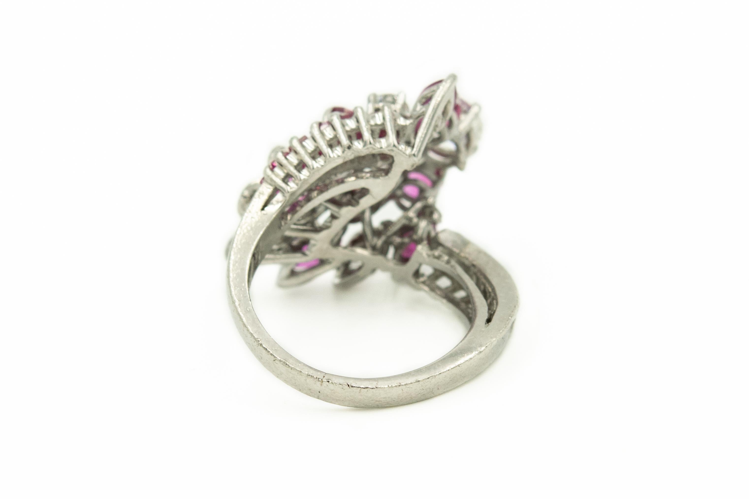 Diamant Rubin Platin Starburst Comet Bypass Cluster Cocktail-Ring im Zustand „Gut“ im Angebot in Miami Beach, FL