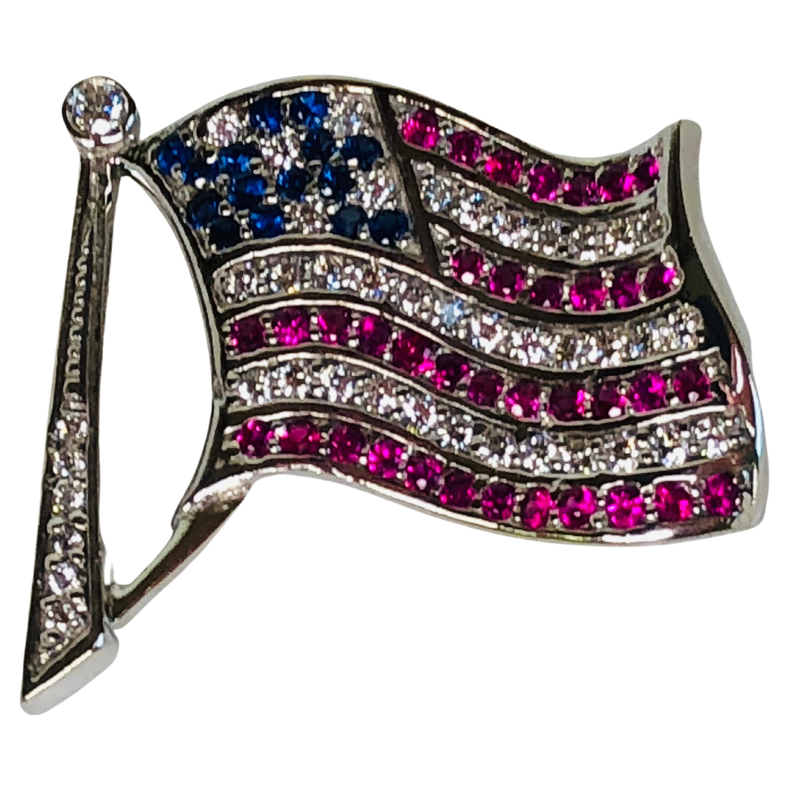 Pendentif drapeau américain en diamants, rubis et saphirs en vente