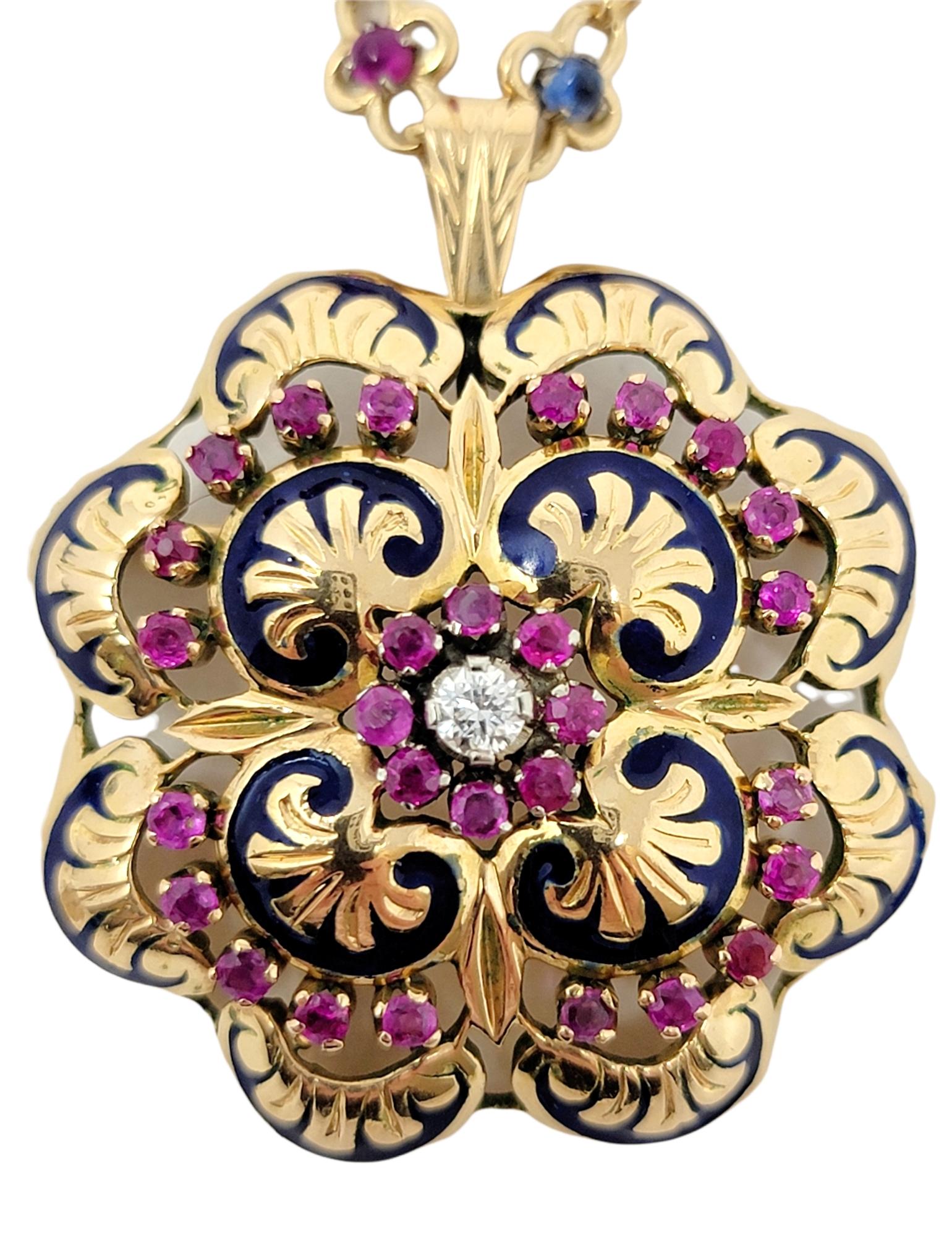 Taille ronde Pendentif / Broche en diamant, rubis, saphir et perle avec chaîne à maillons en or 18 carats en vente